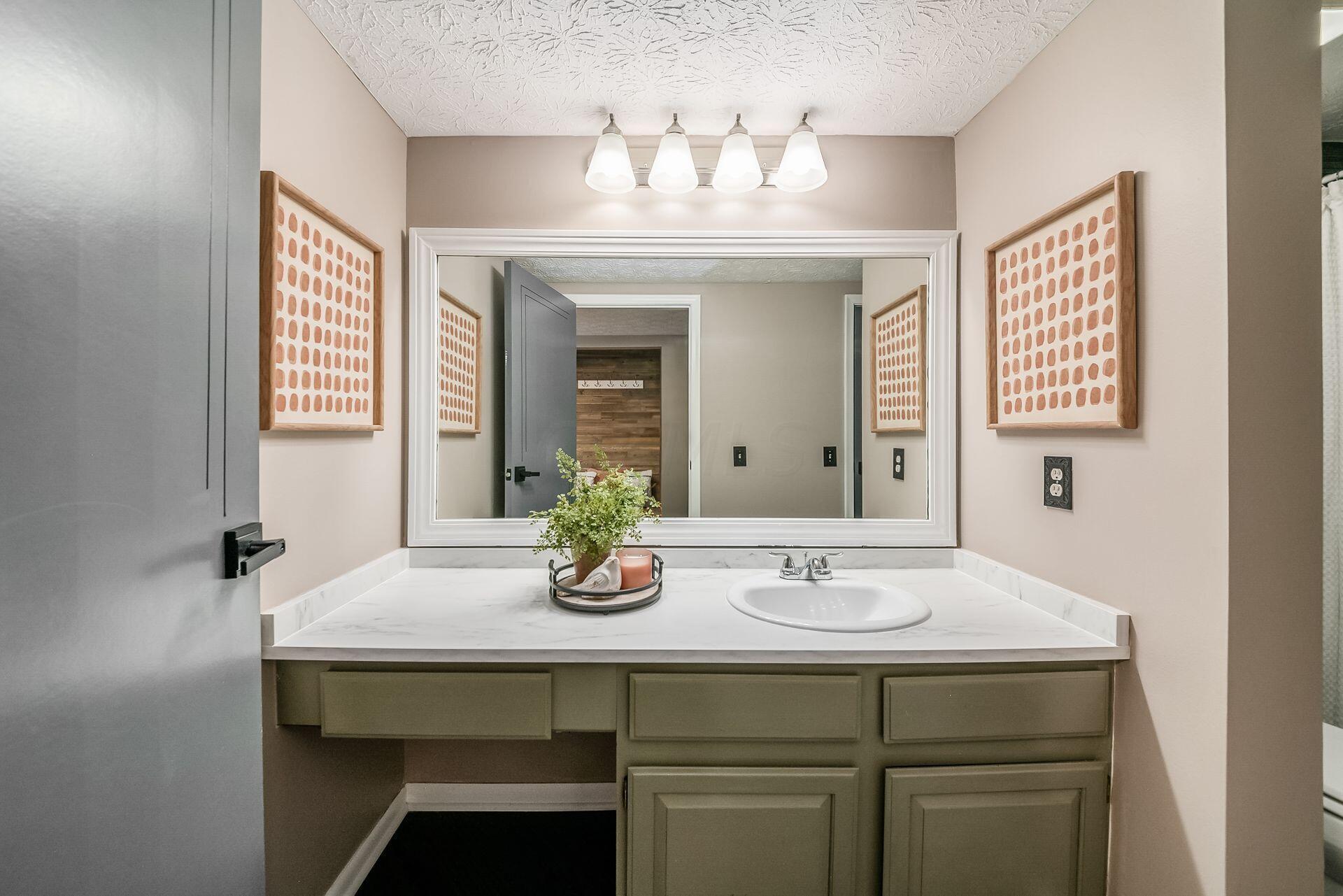 4815 Powderhorn Lane, 1