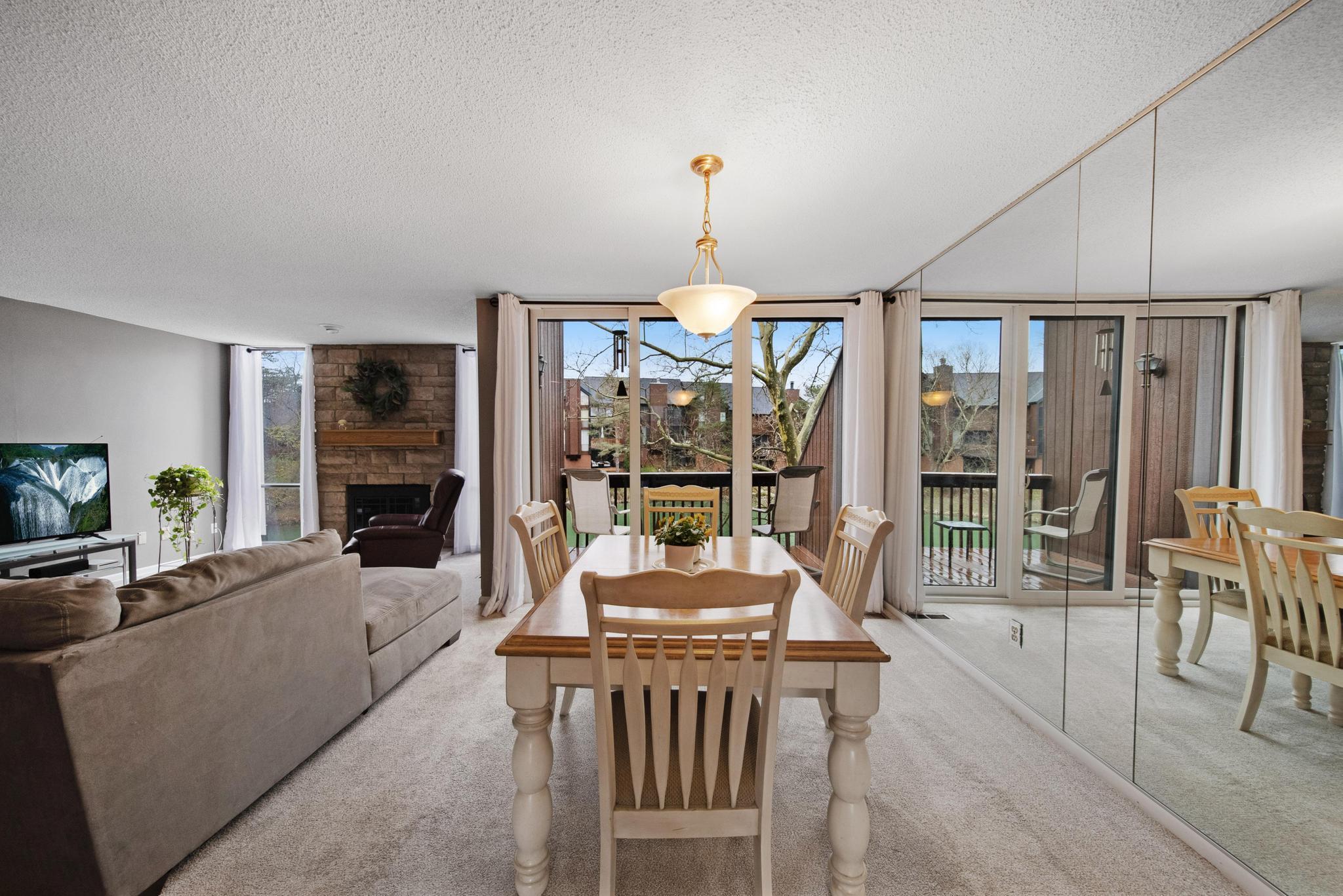 4775 Smoketalk Lane, 8