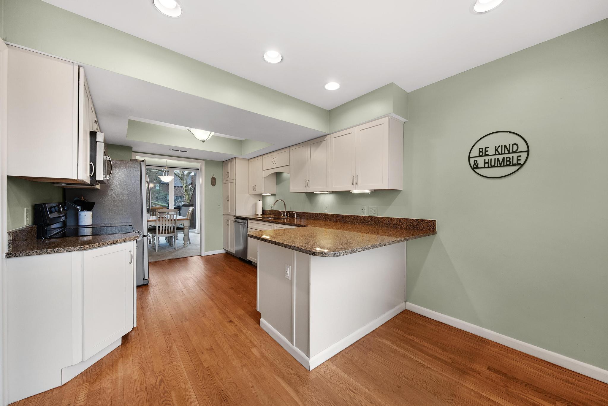 4775 Smoketalk Lane, 8