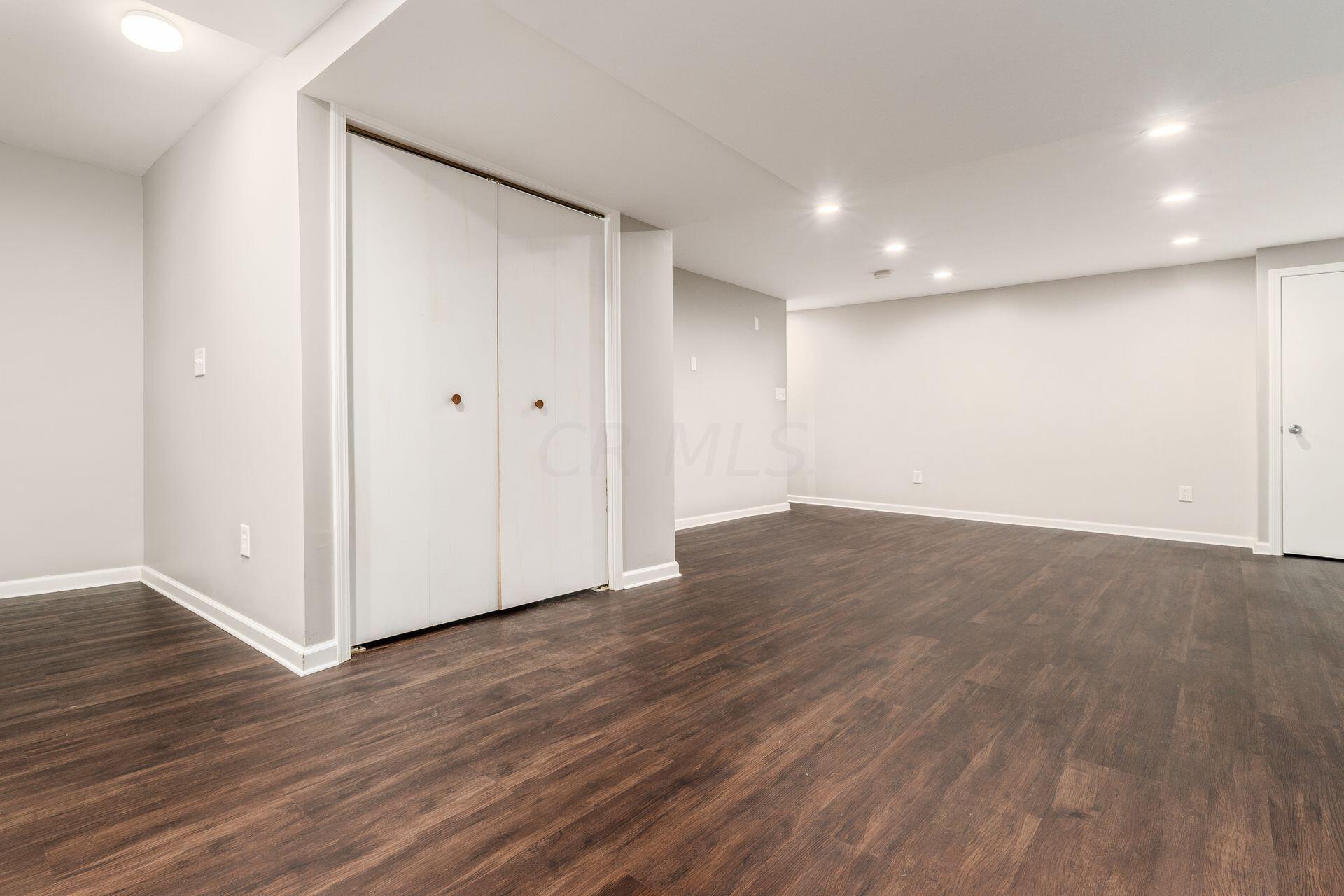 4042 Walnut Crossing Drive