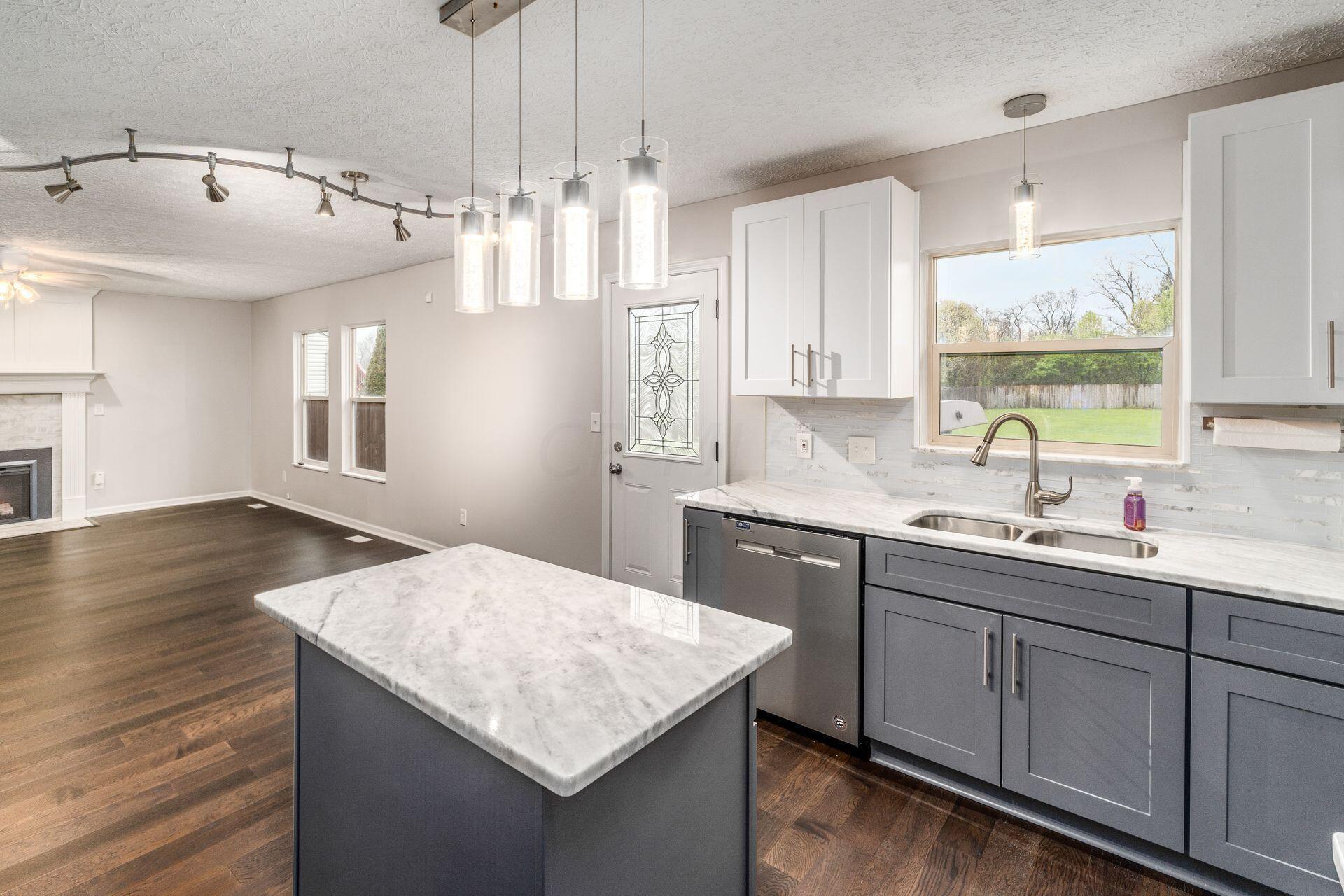 4042 Walnut Crossing Drive