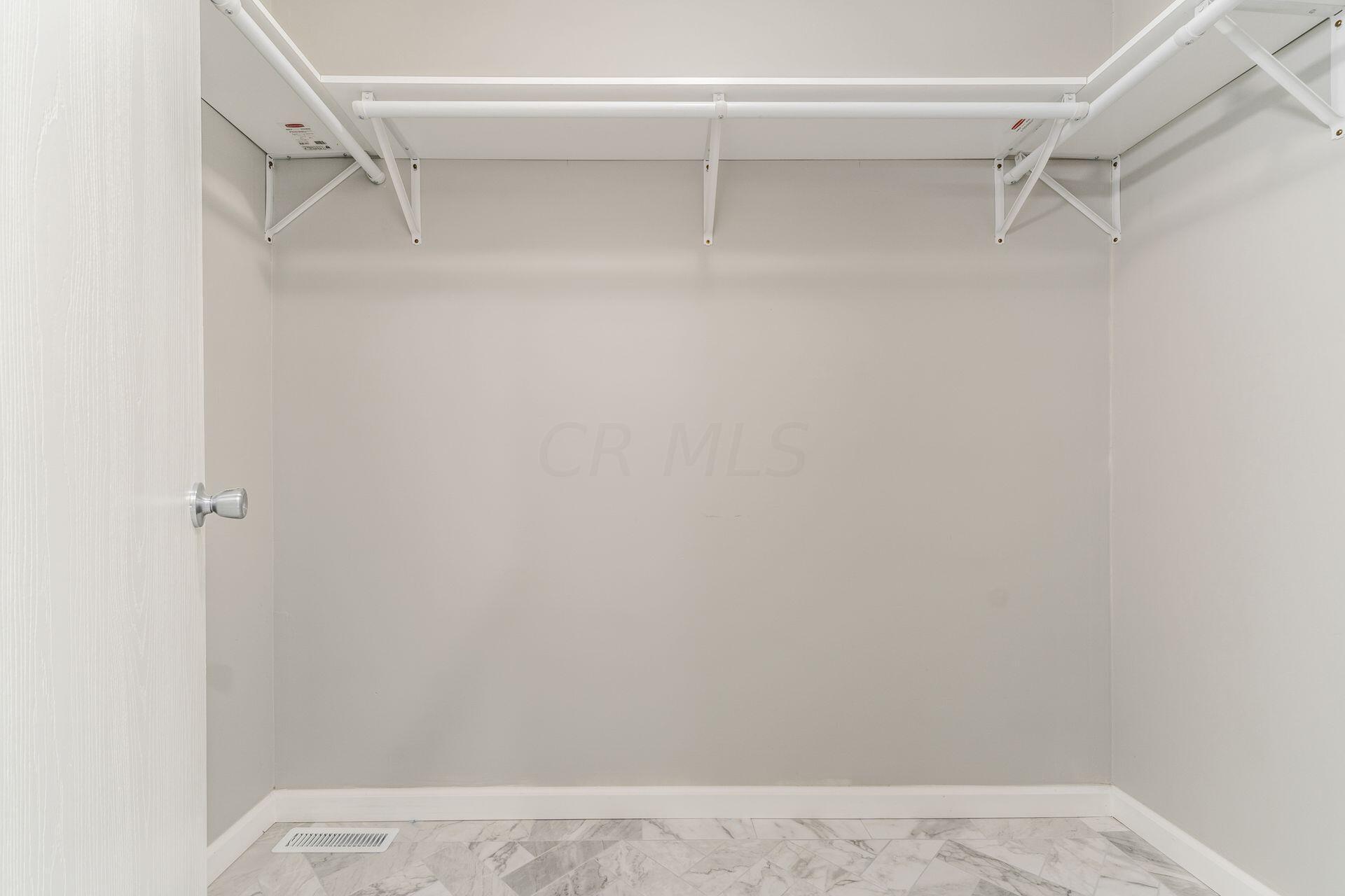 4042 Walnut Crossing Drive