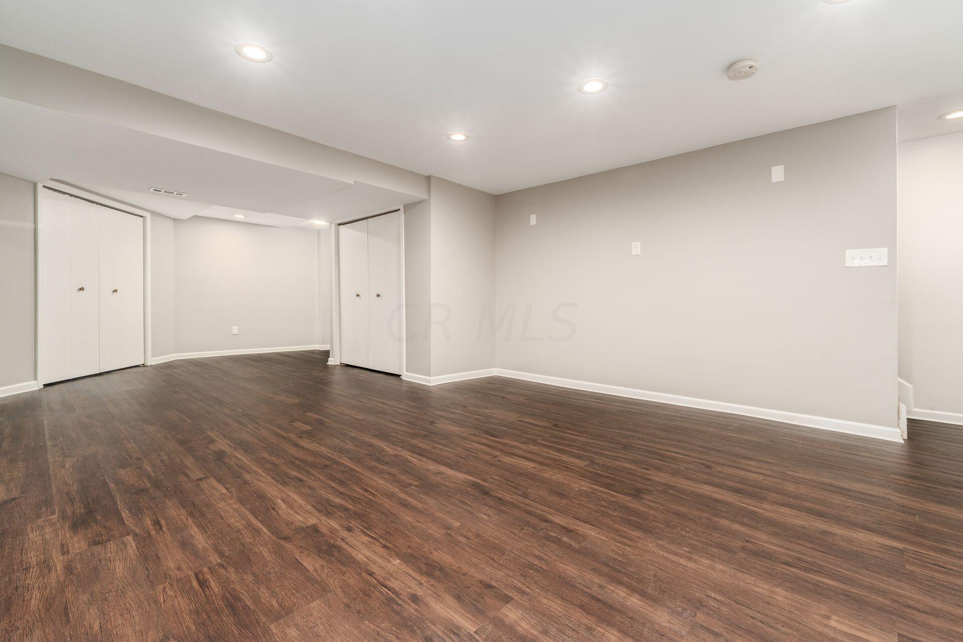 4042 Walnut Crossing Drive