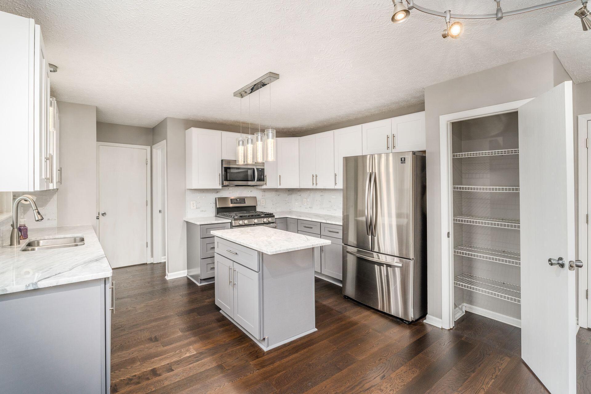 4042 Walnut Crossing Drive