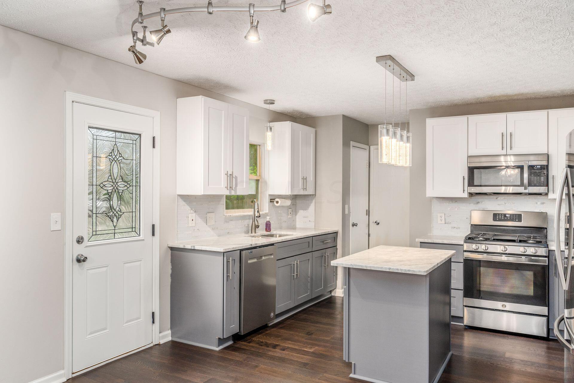 4042 Walnut Crossing Drive