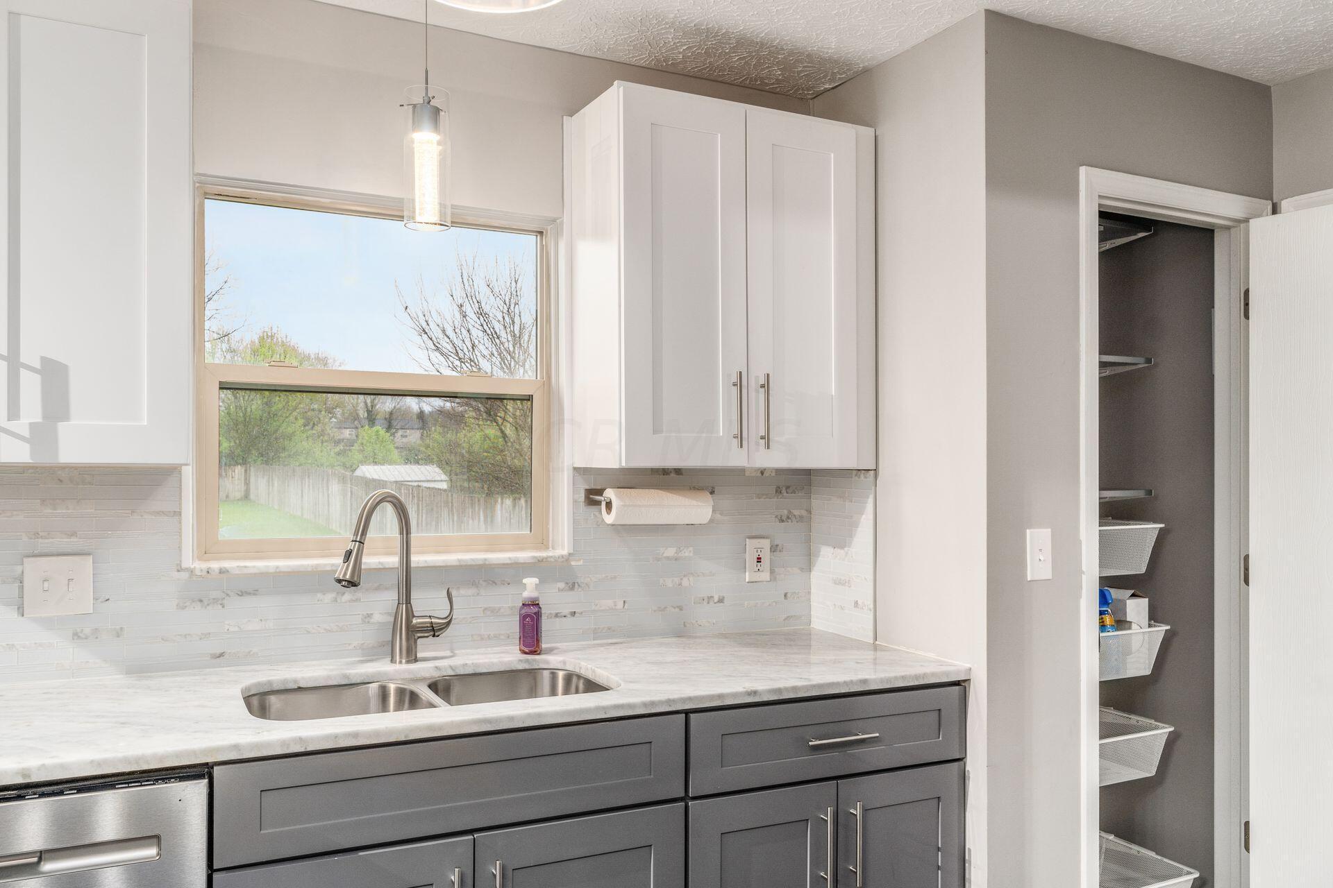 4042 Walnut Crossing Drive