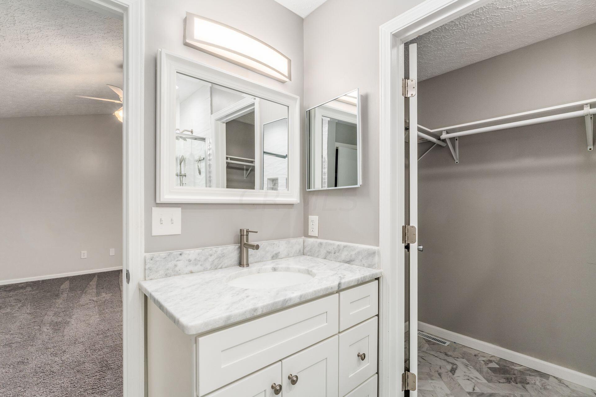 4042 Walnut Crossing Drive