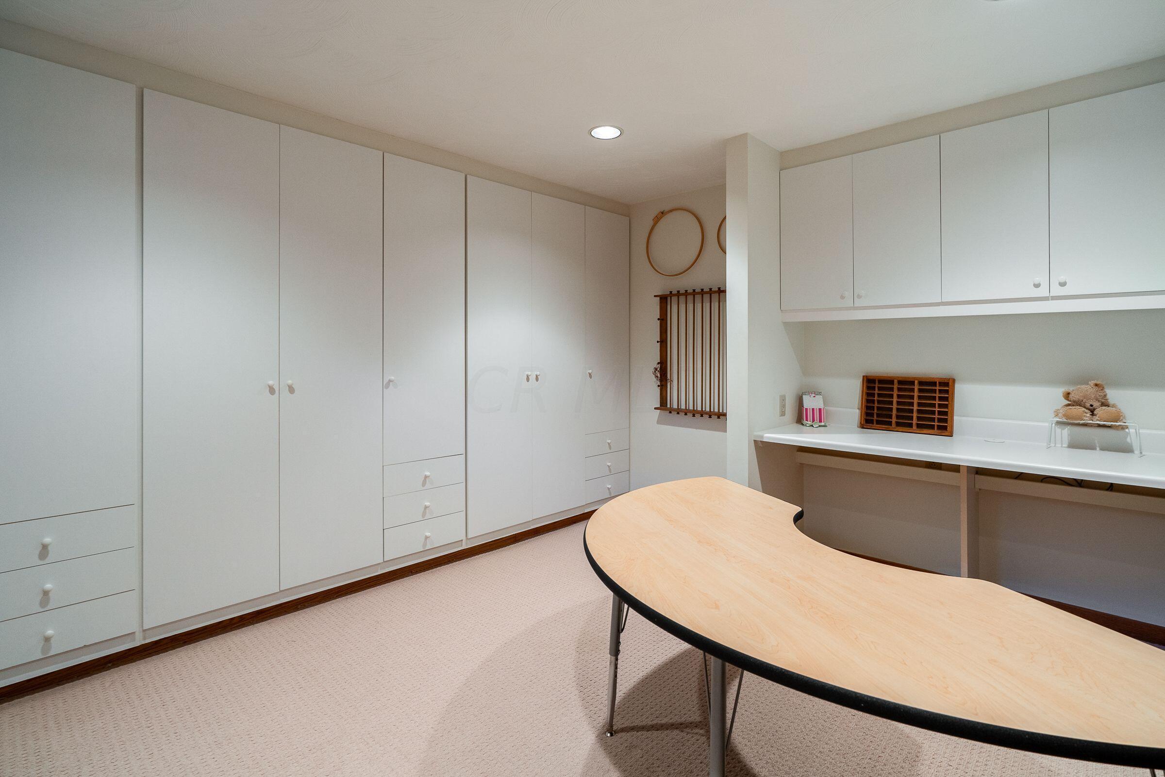 4905 Pleasant Valley Drive