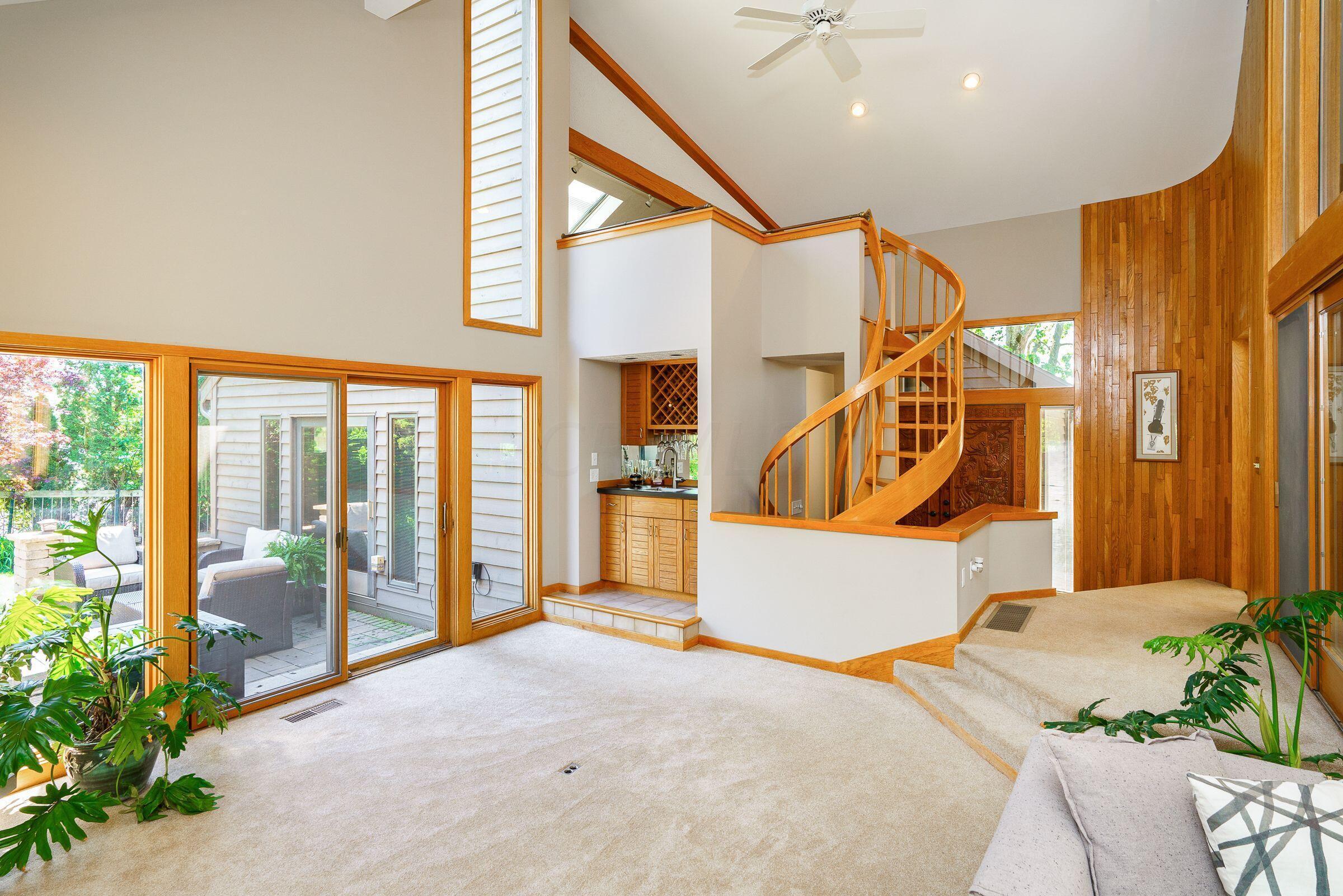 4905 Pleasant Valley Drive