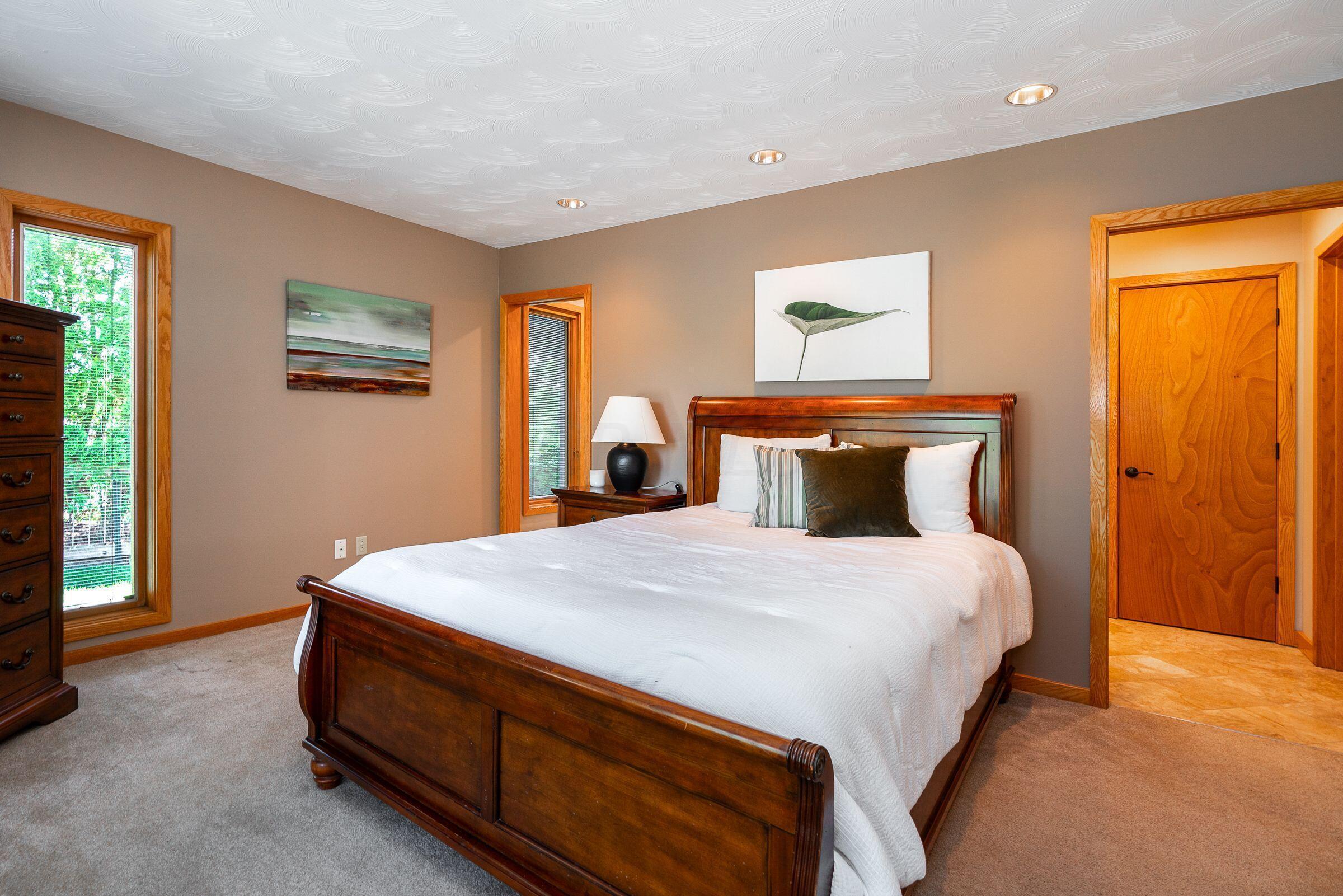 4905 Pleasant Valley Drive