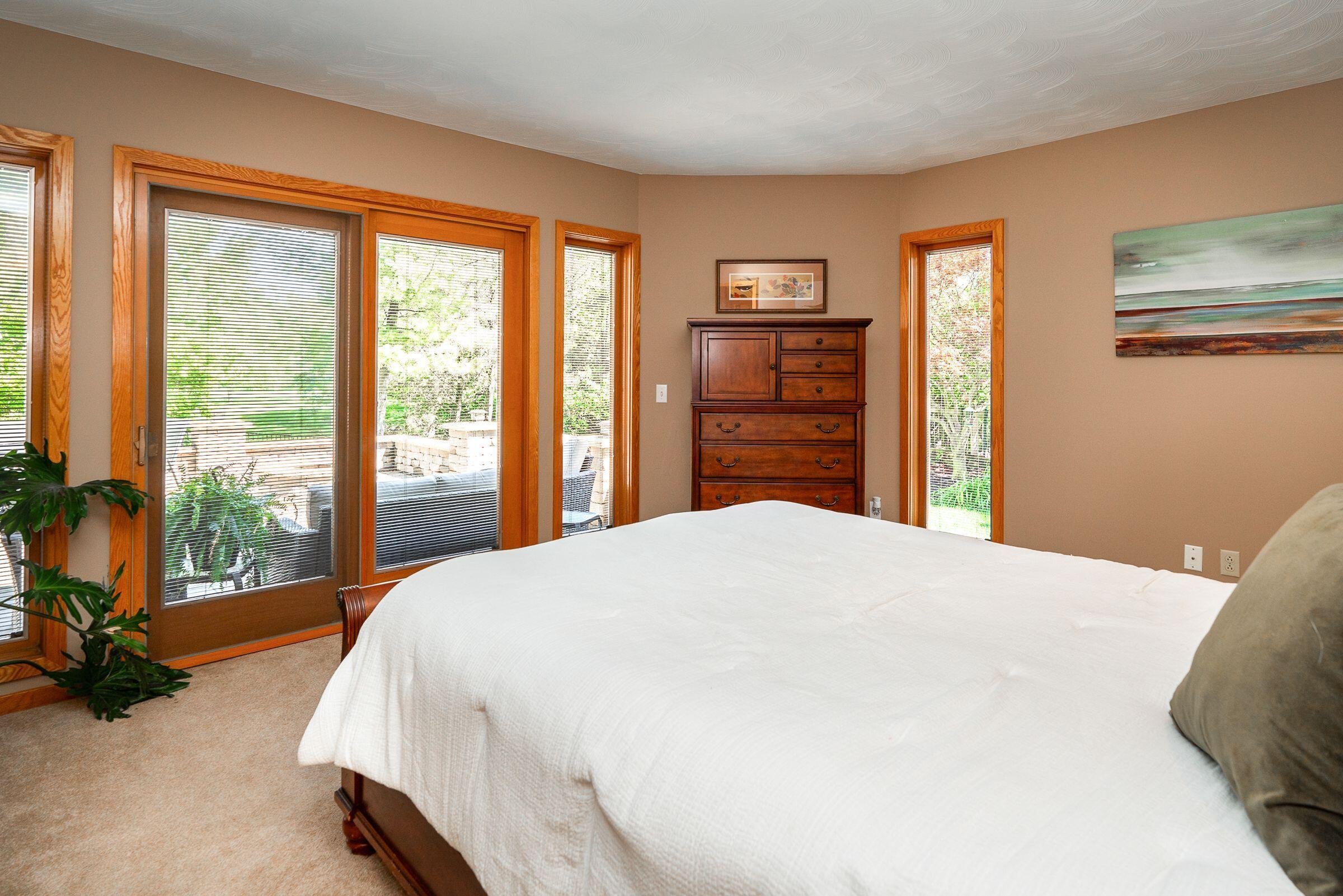 4905 Pleasant Valley Drive