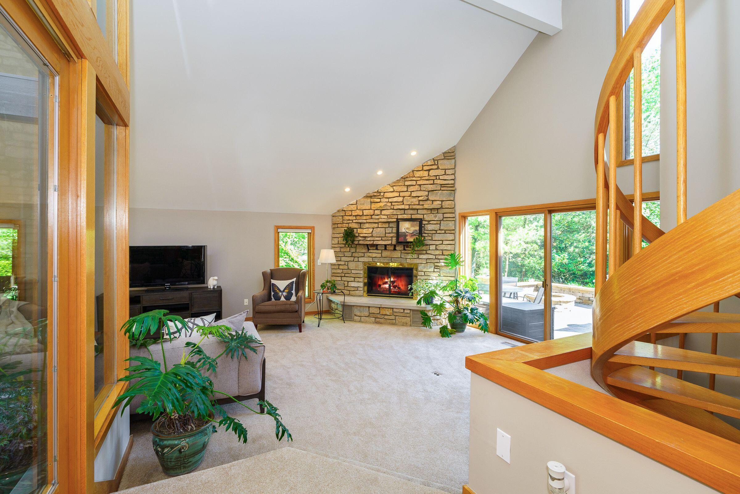 4905 Pleasant Valley Drive