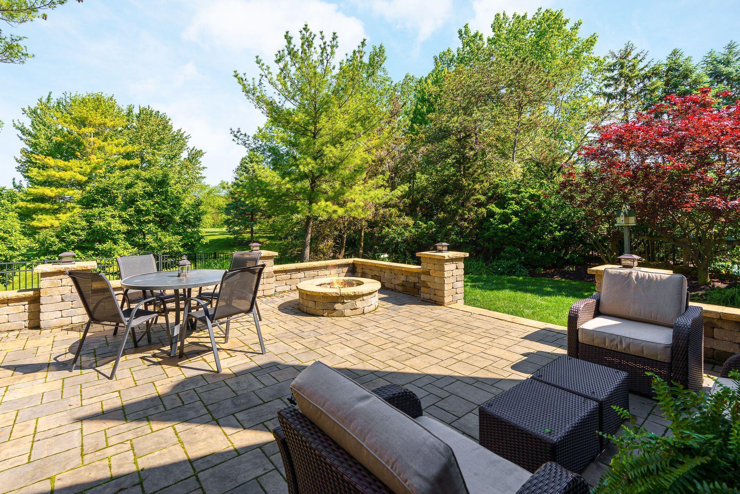 4905 Pleasant Valley Drive