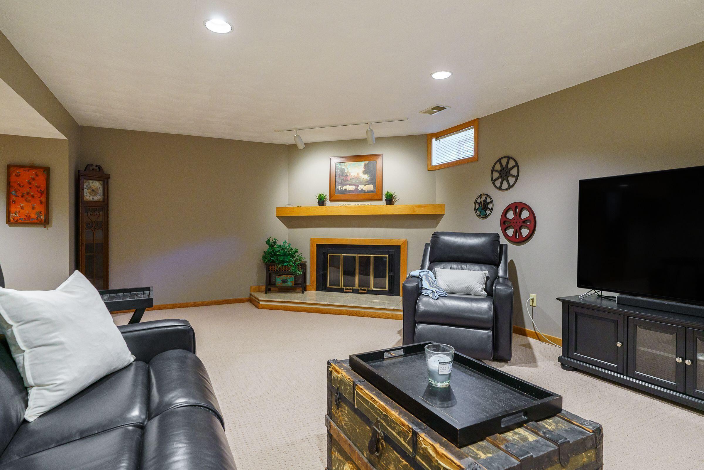 4905 Pleasant Valley Drive