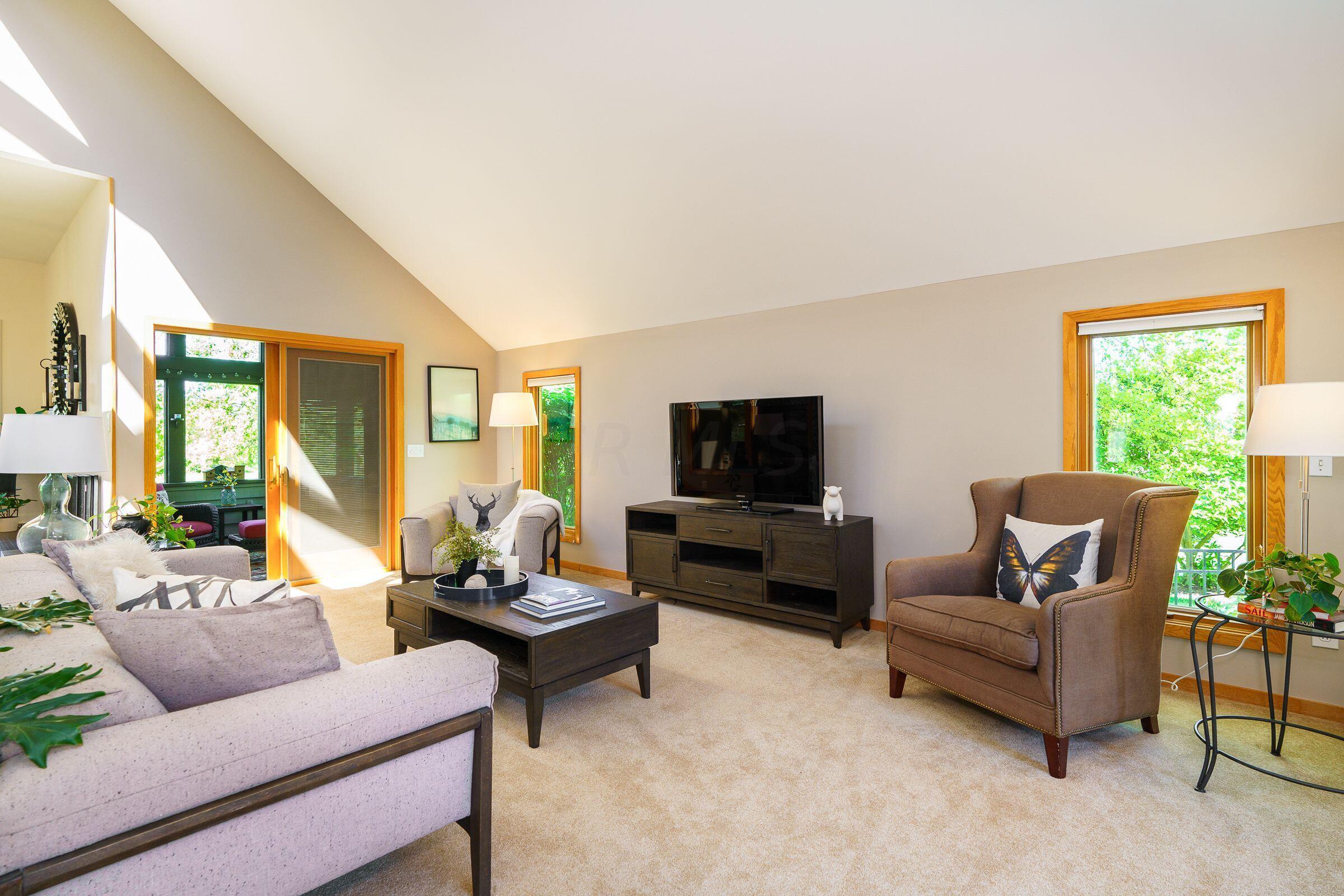 4905 Pleasant Valley Drive