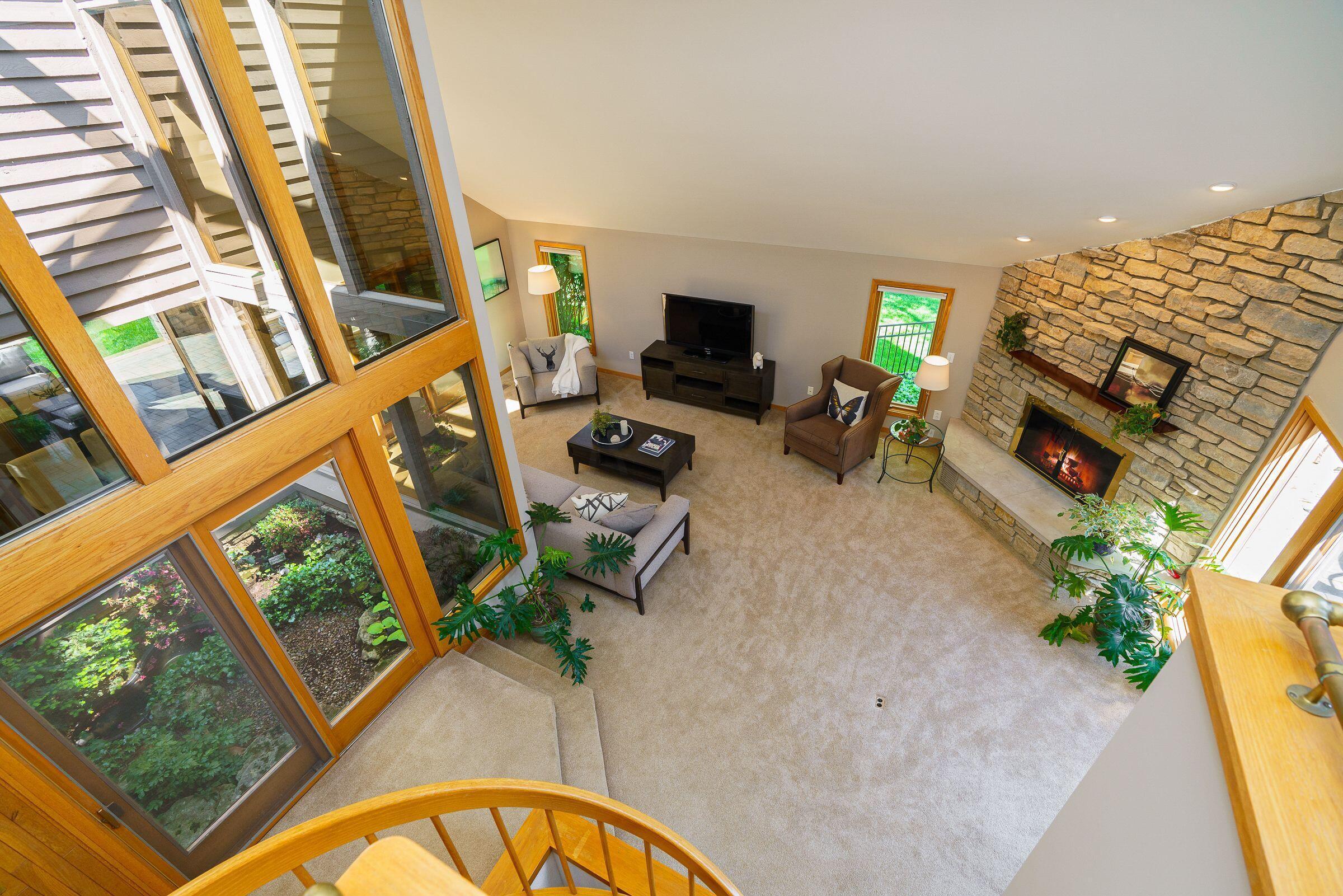 4905 Pleasant Valley Drive