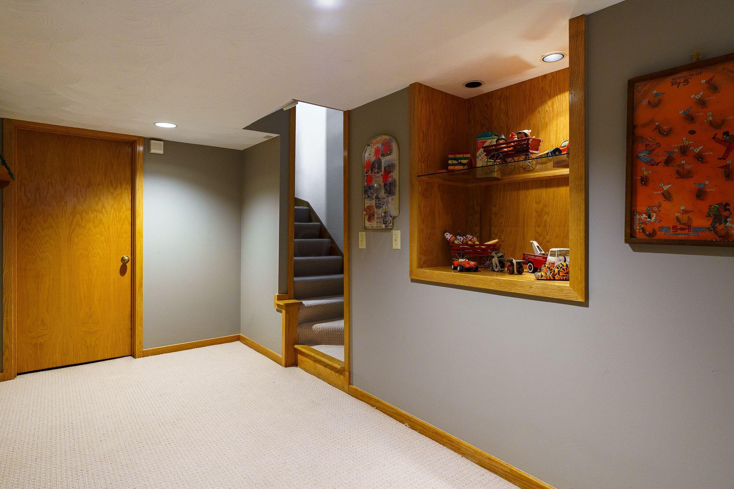 4905 Pleasant Valley Drive