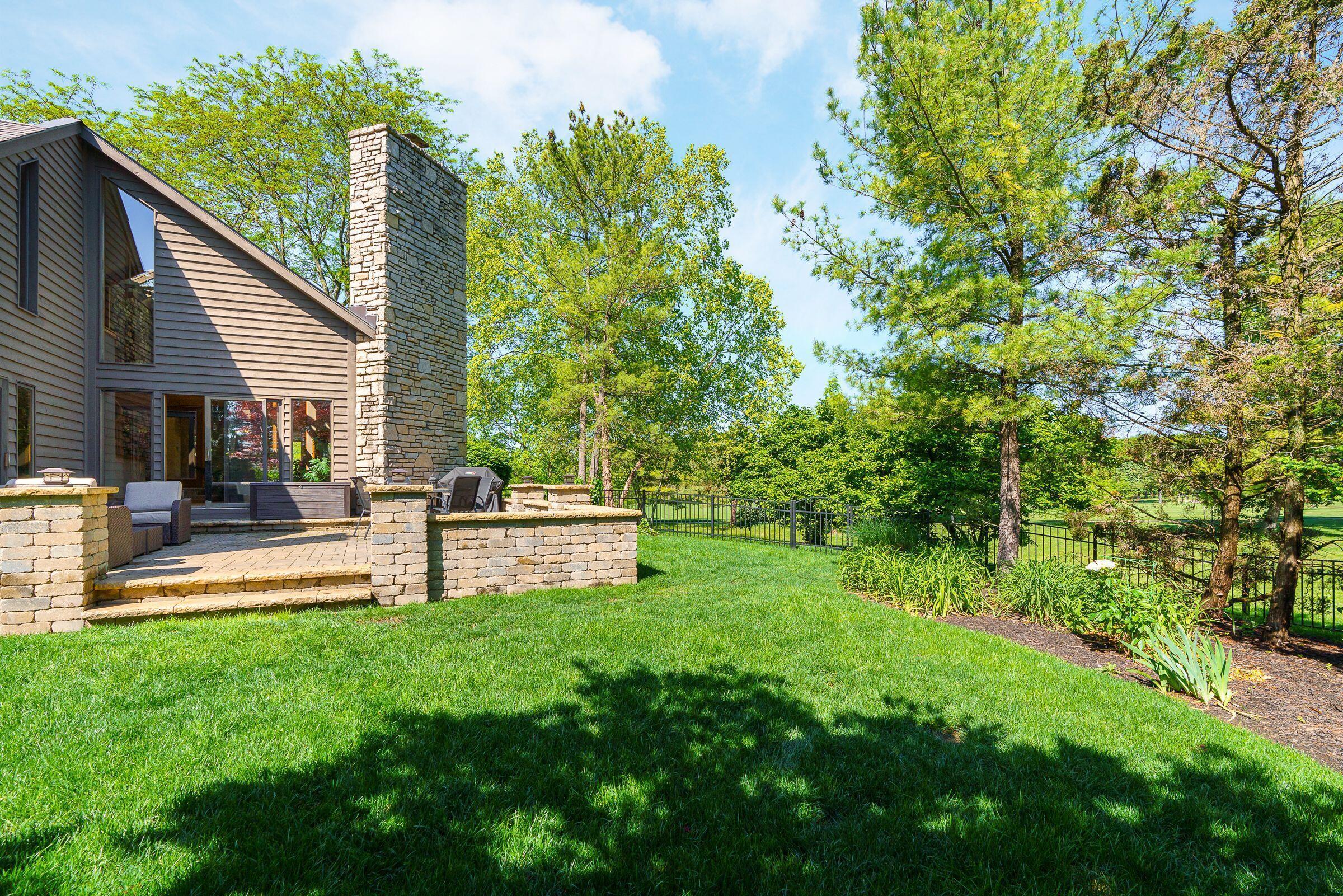 4905 Pleasant Valley Drive