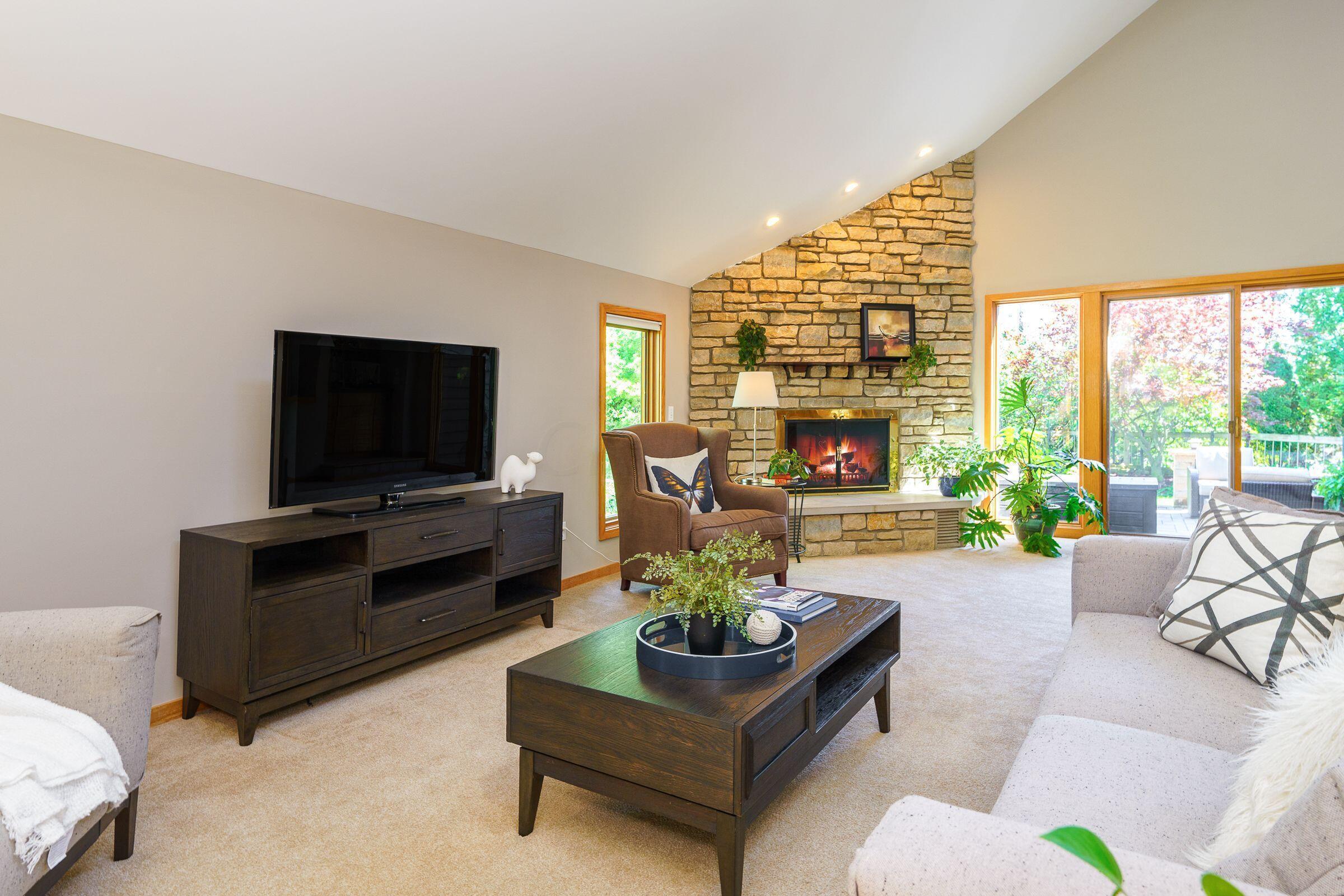 4905 Pleasant Valley Drive