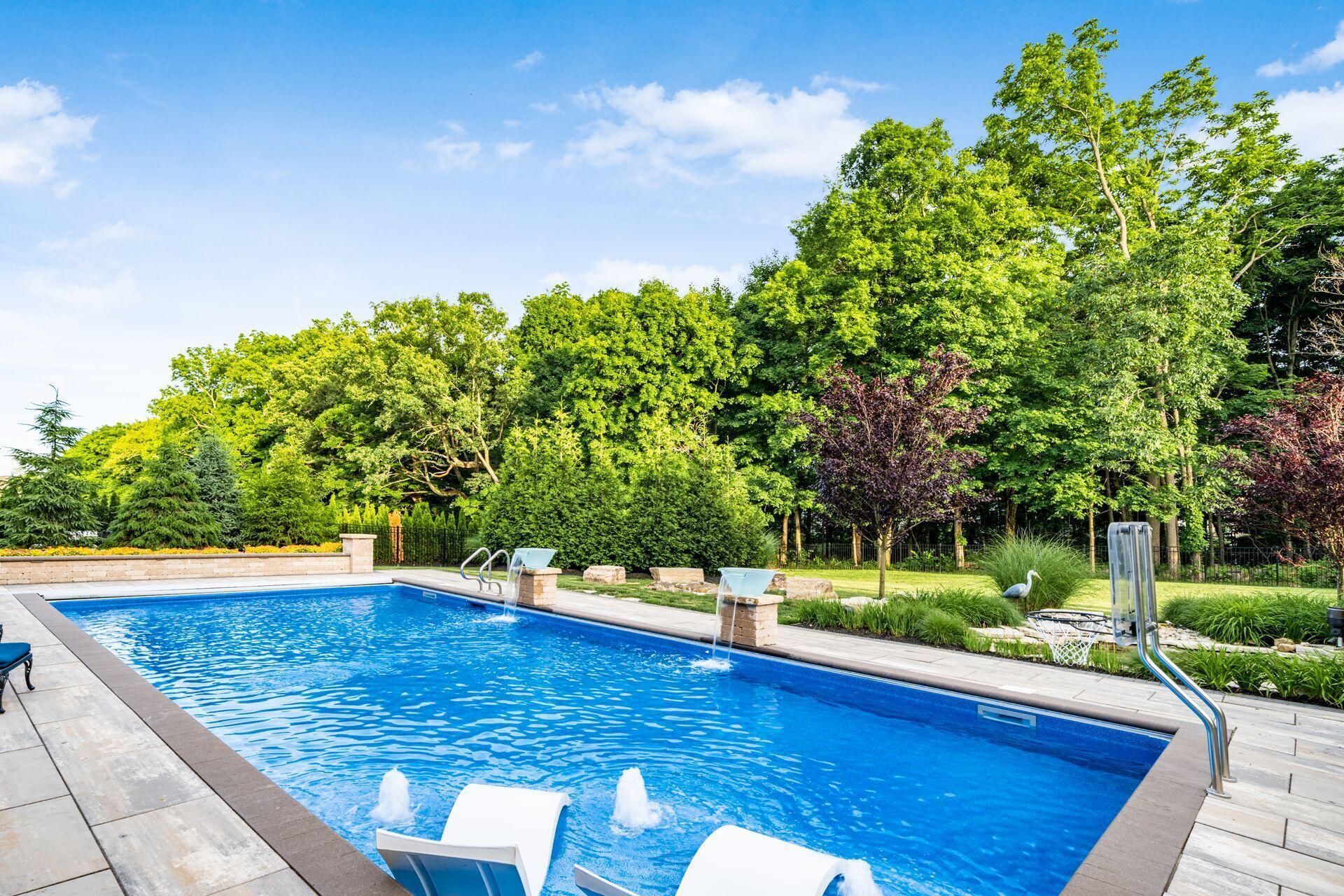 1941 Liberty Bluff Drive