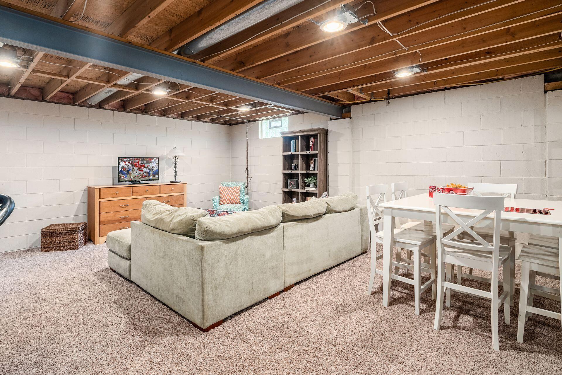 376 Abbotsbury Drive