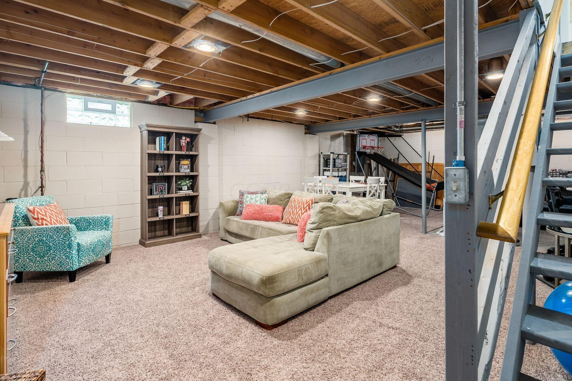 376 Abbotsbury Drive