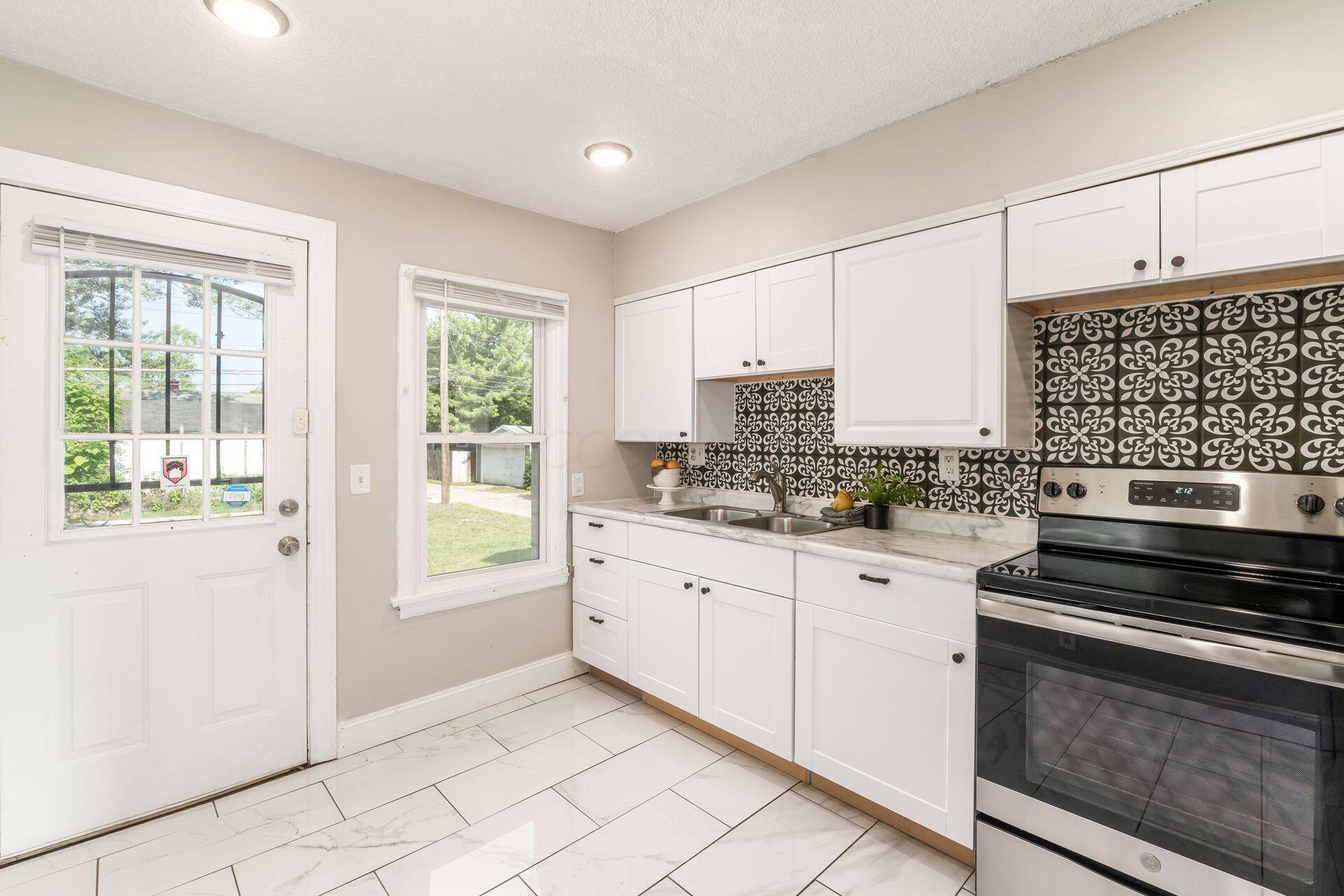 2611 Hiawatha Street