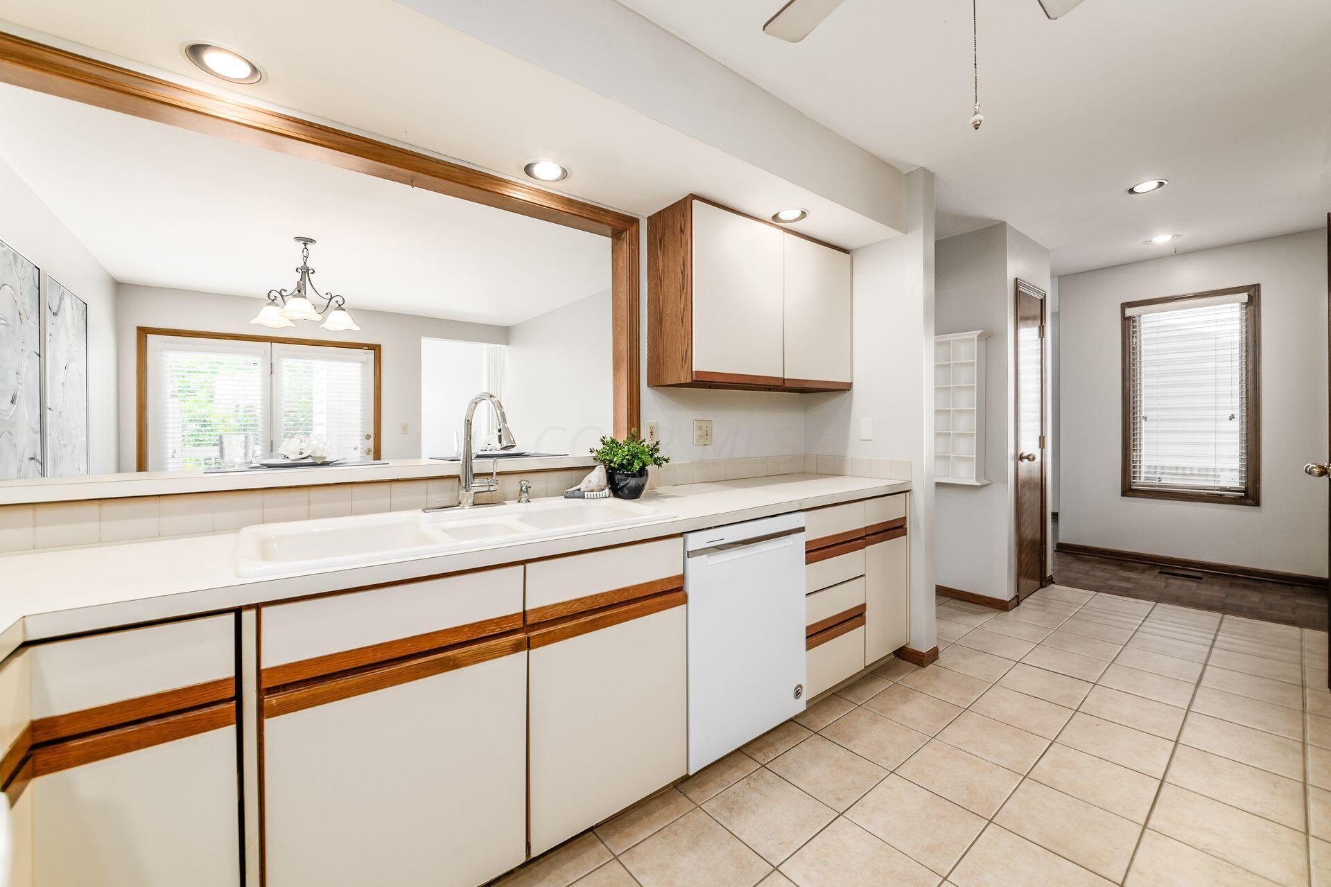 4987 Blendon Pond Drive