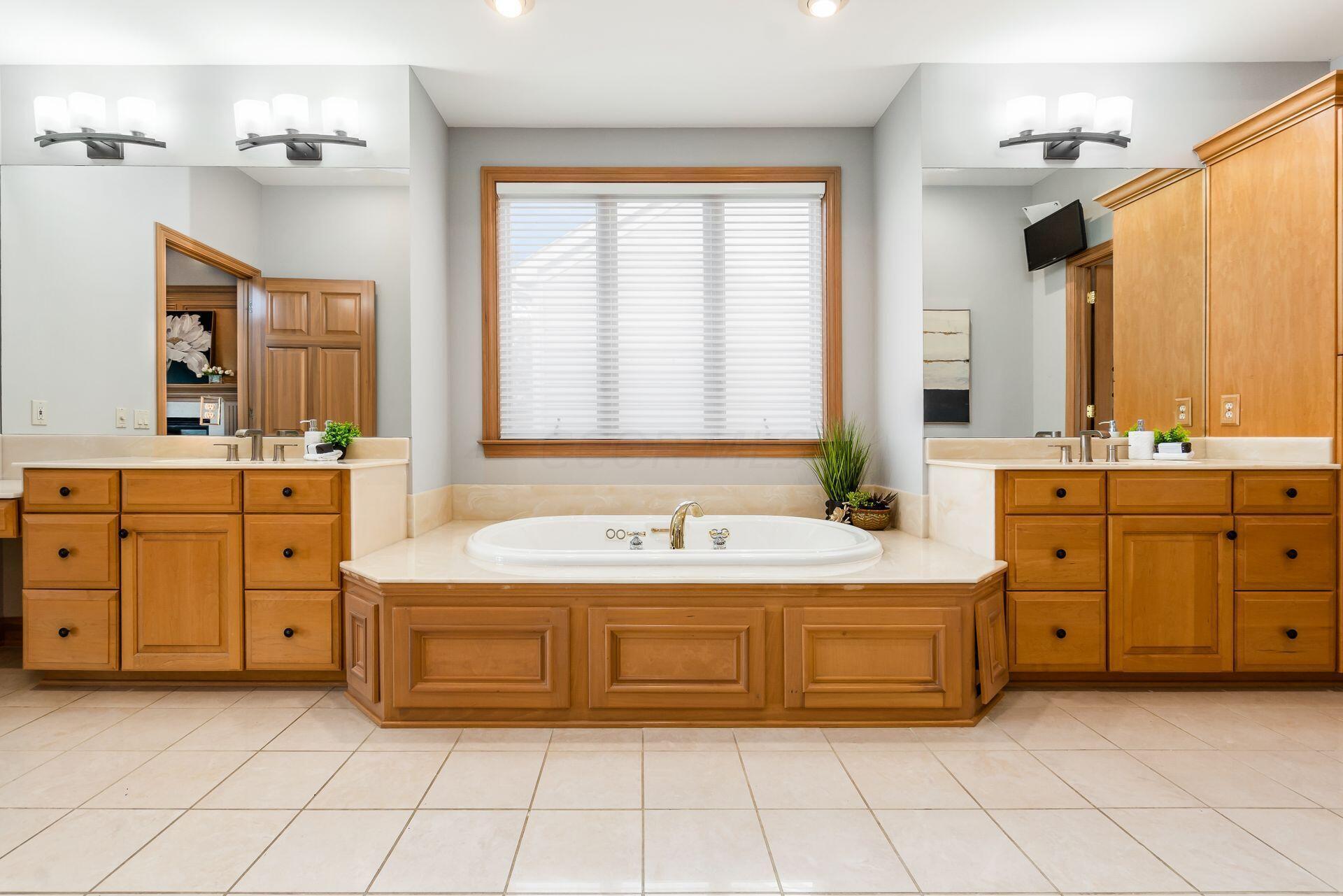 5750 Heritage Lakes Drive