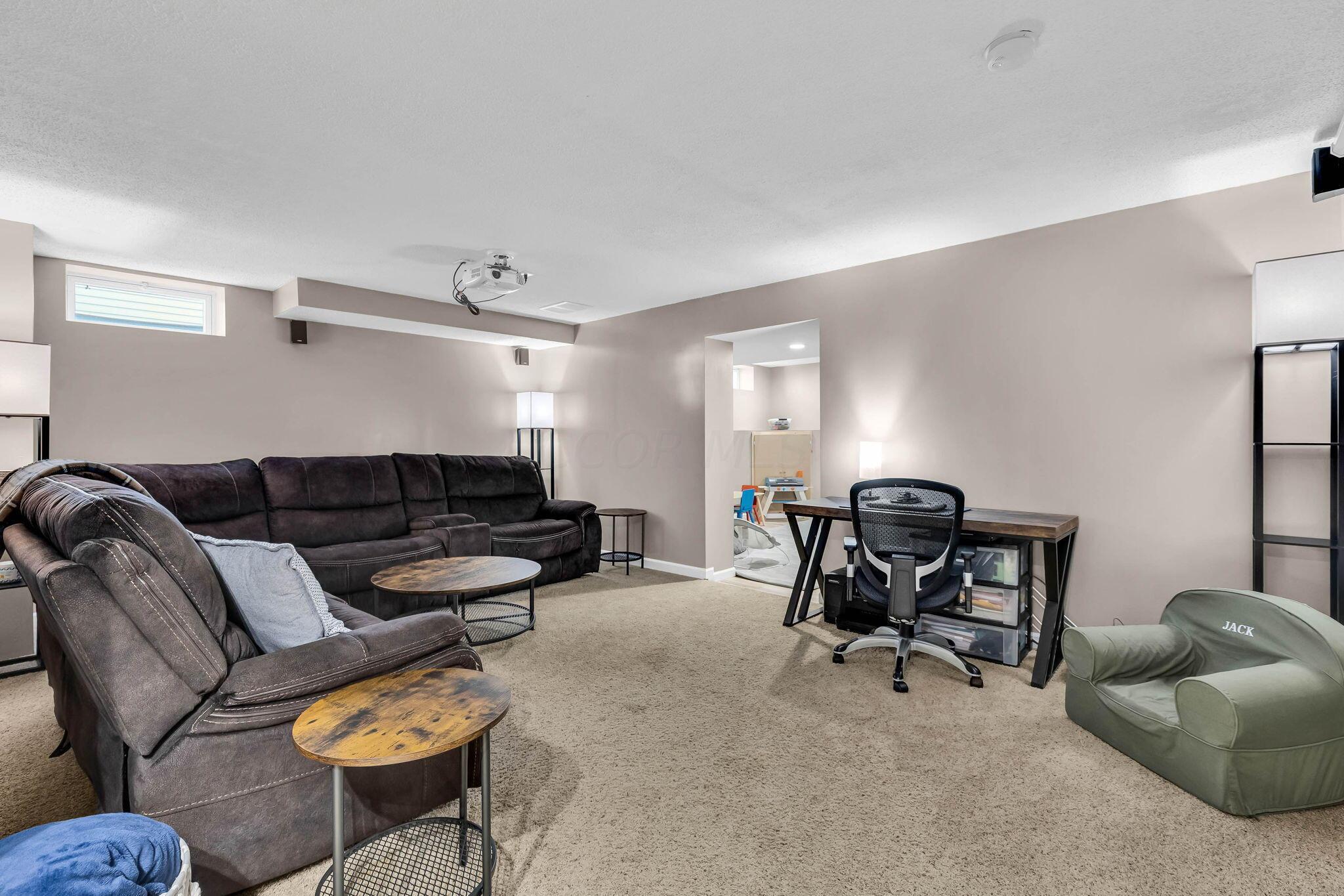 6097 Pirthshire Street