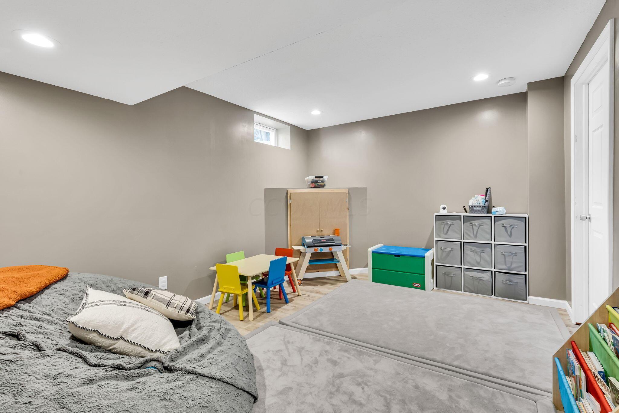 6097 Pirthshire Street