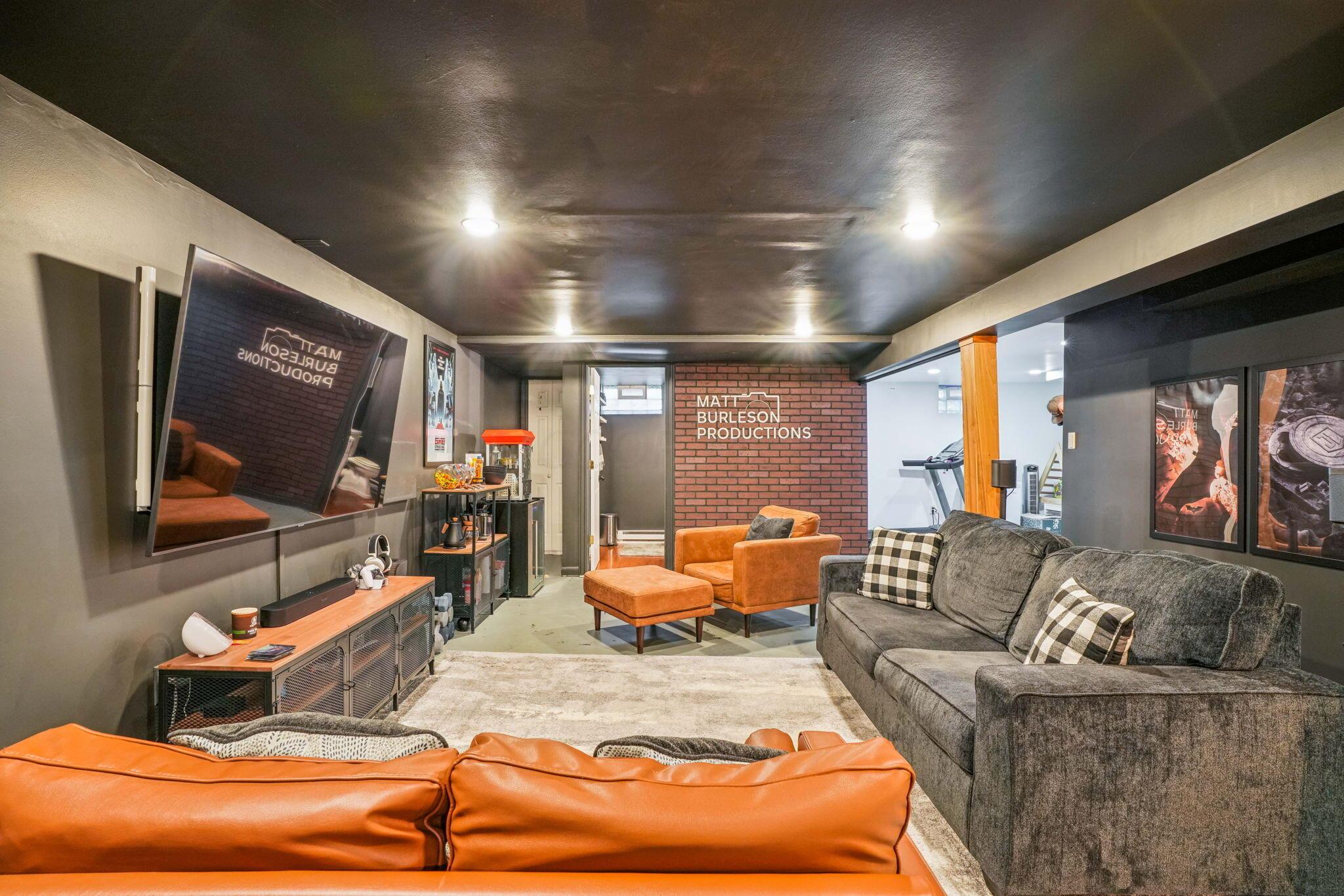 292 E Stafford Avenue