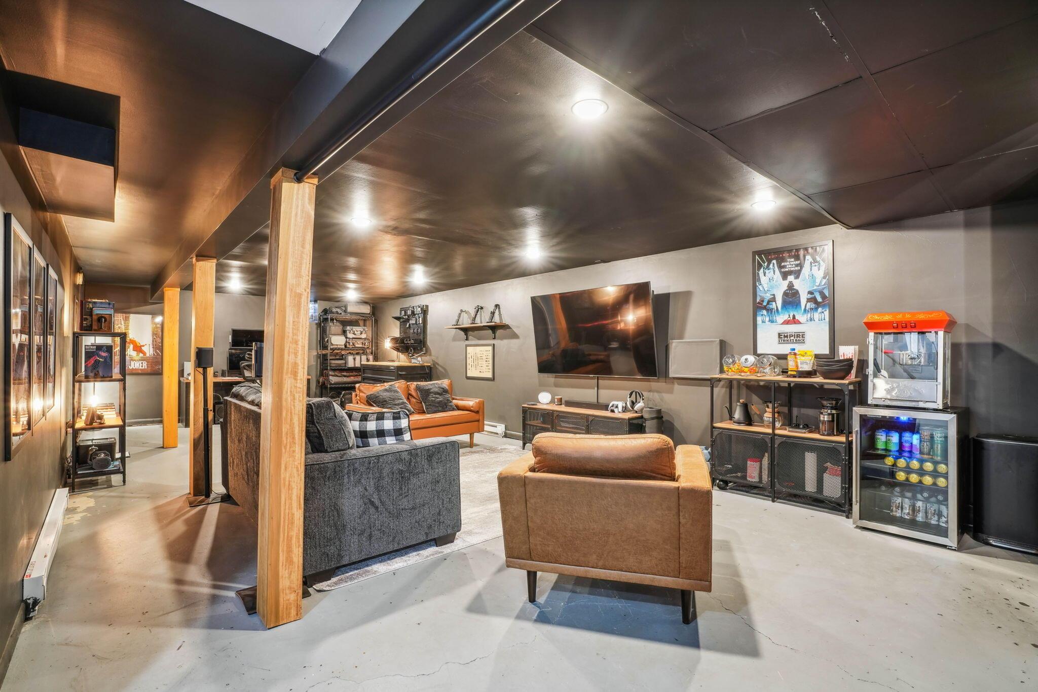 292 E Stafford Avenue