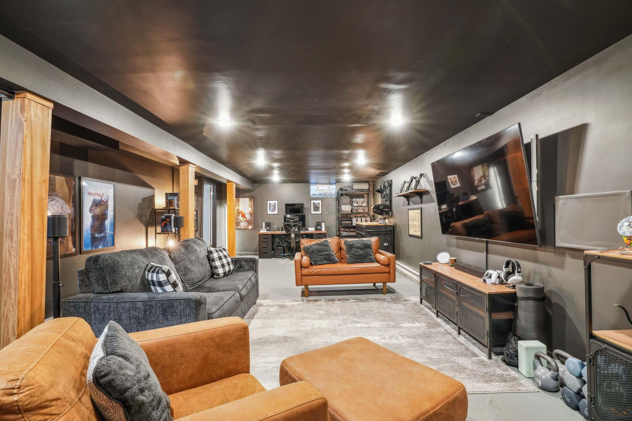 292 E Stafford Avenue