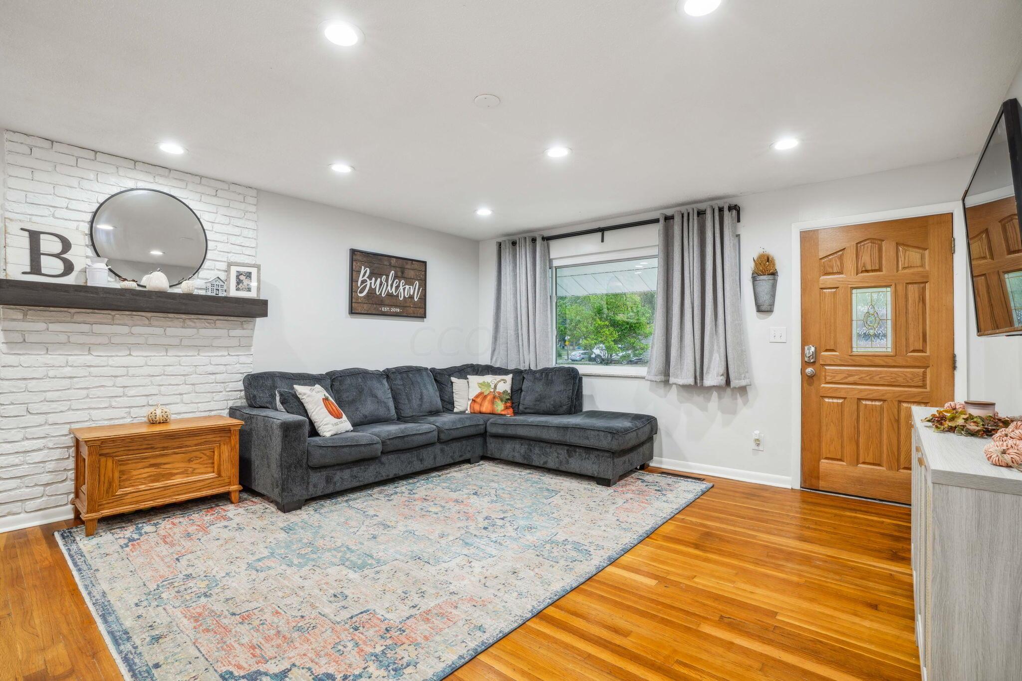 292 E Stafford Avenue