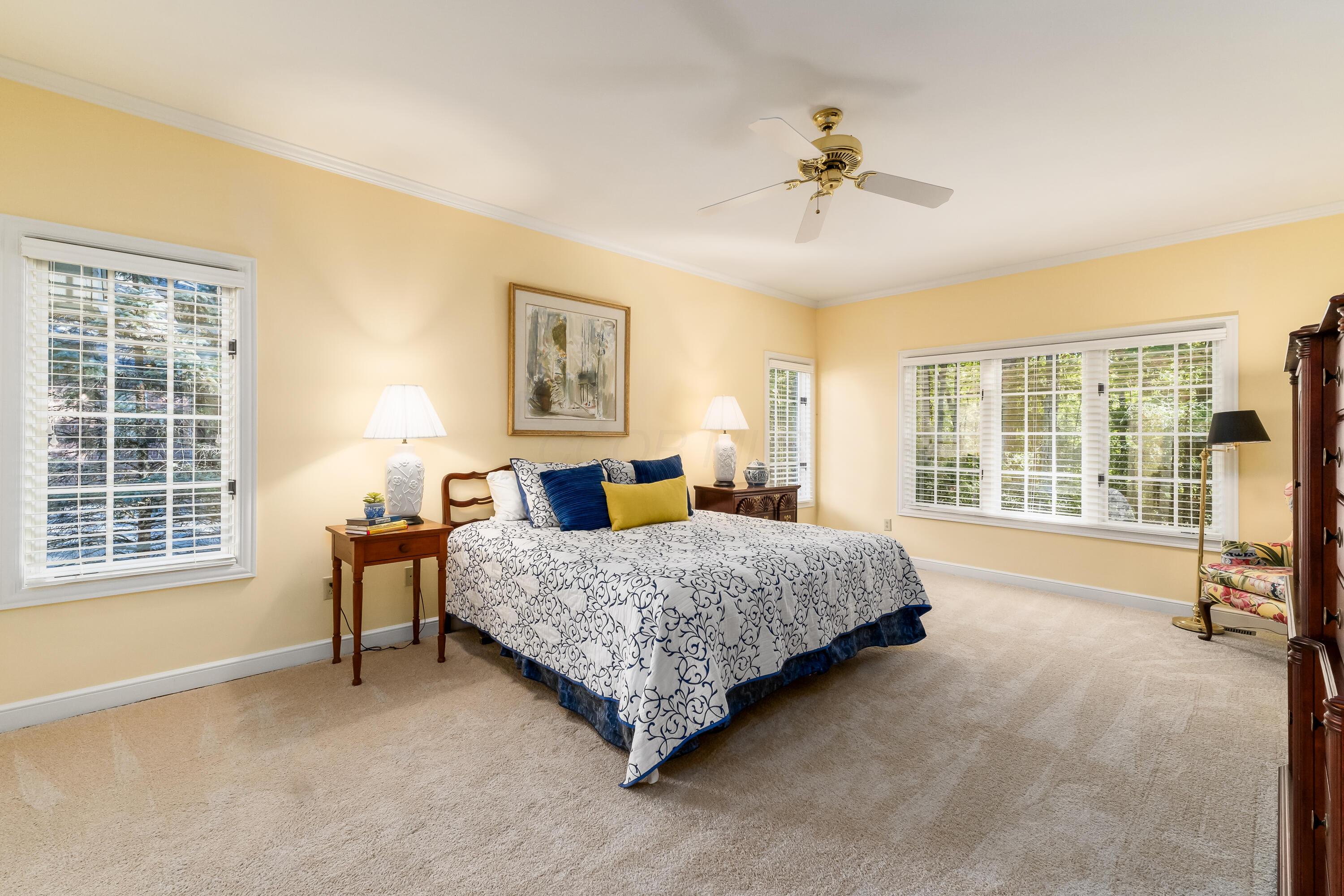 5358 Lake Shore Avenue