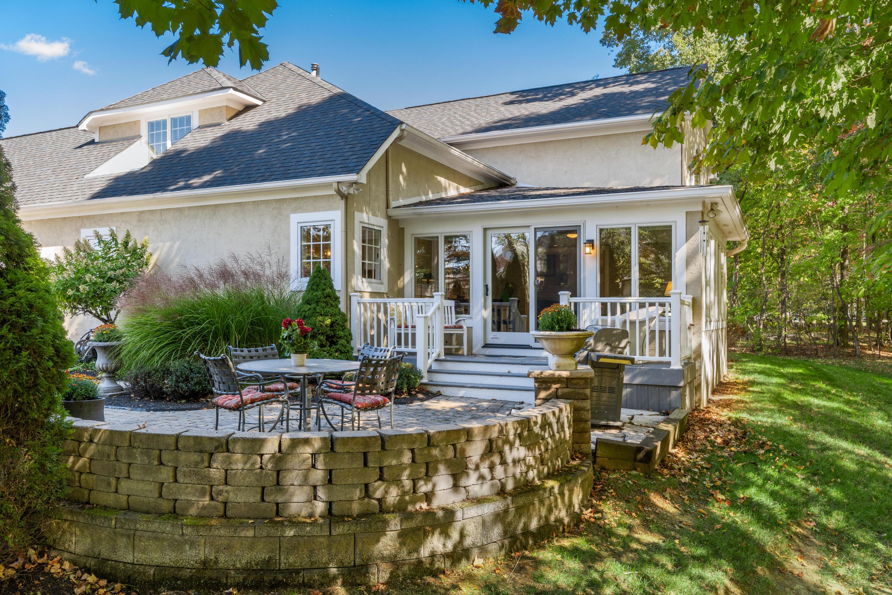 5358 Lake Shore Avenue