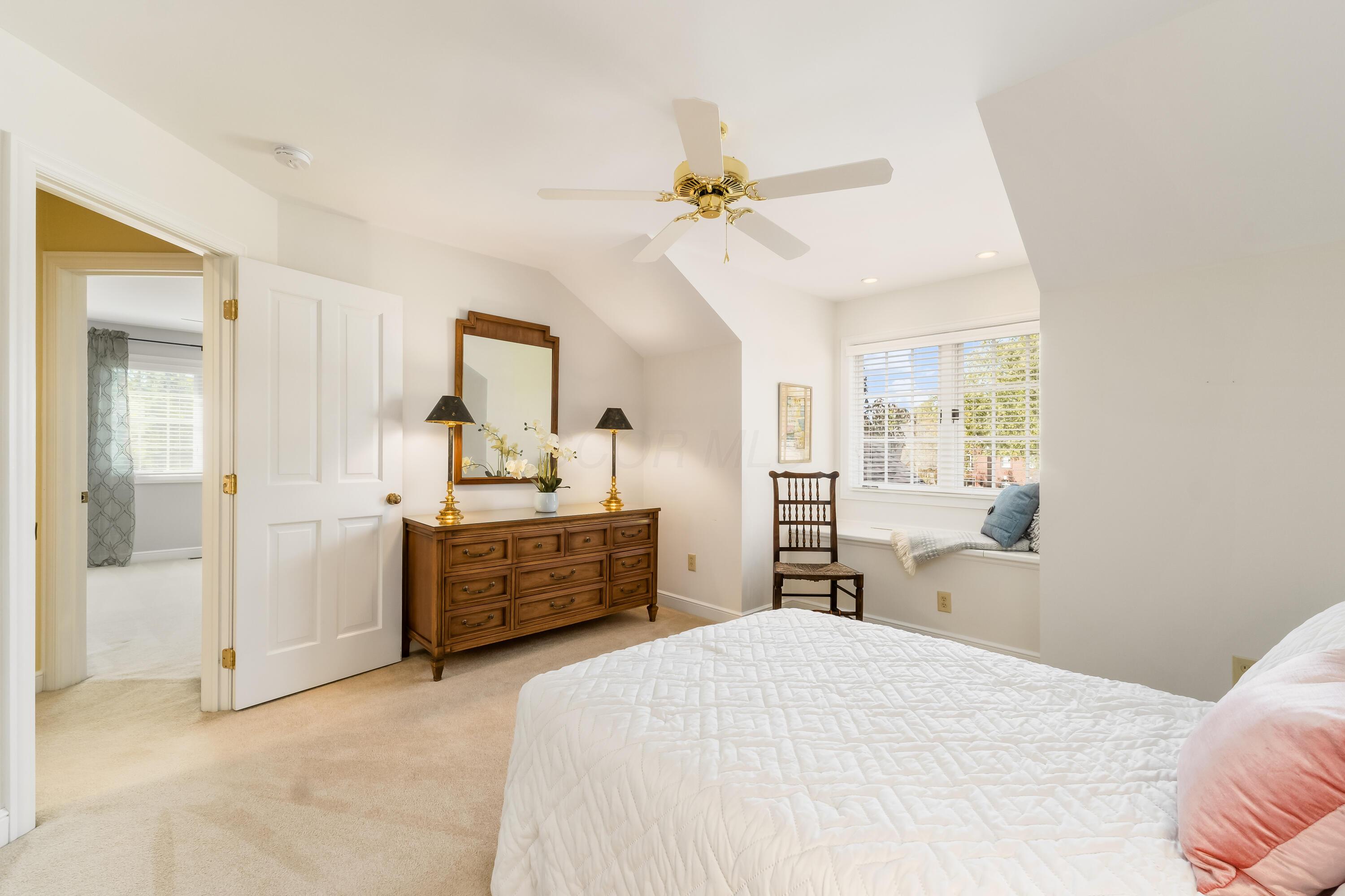 5358 Lake Shore Avenue