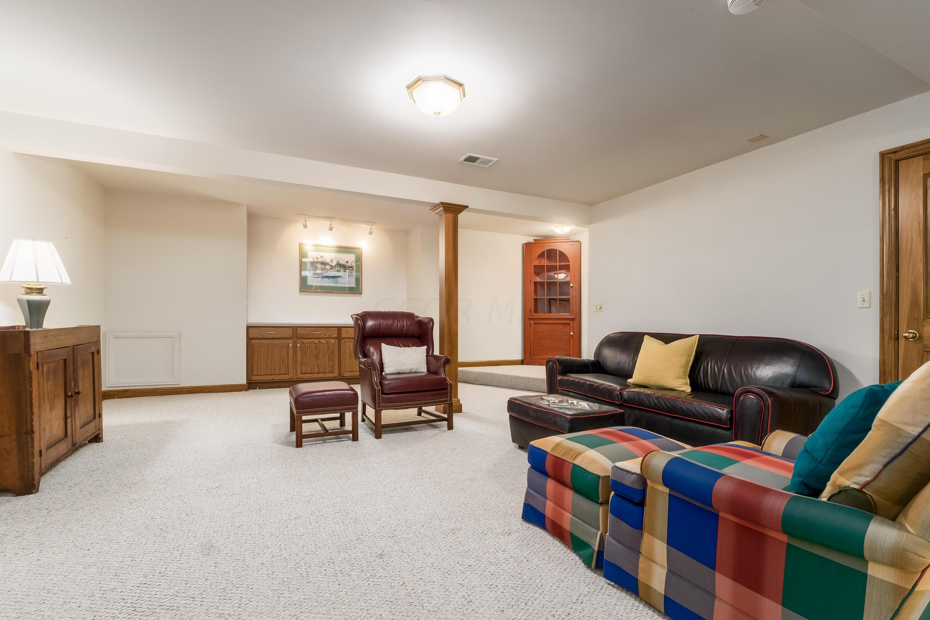 5358 Lake Shore Avenue