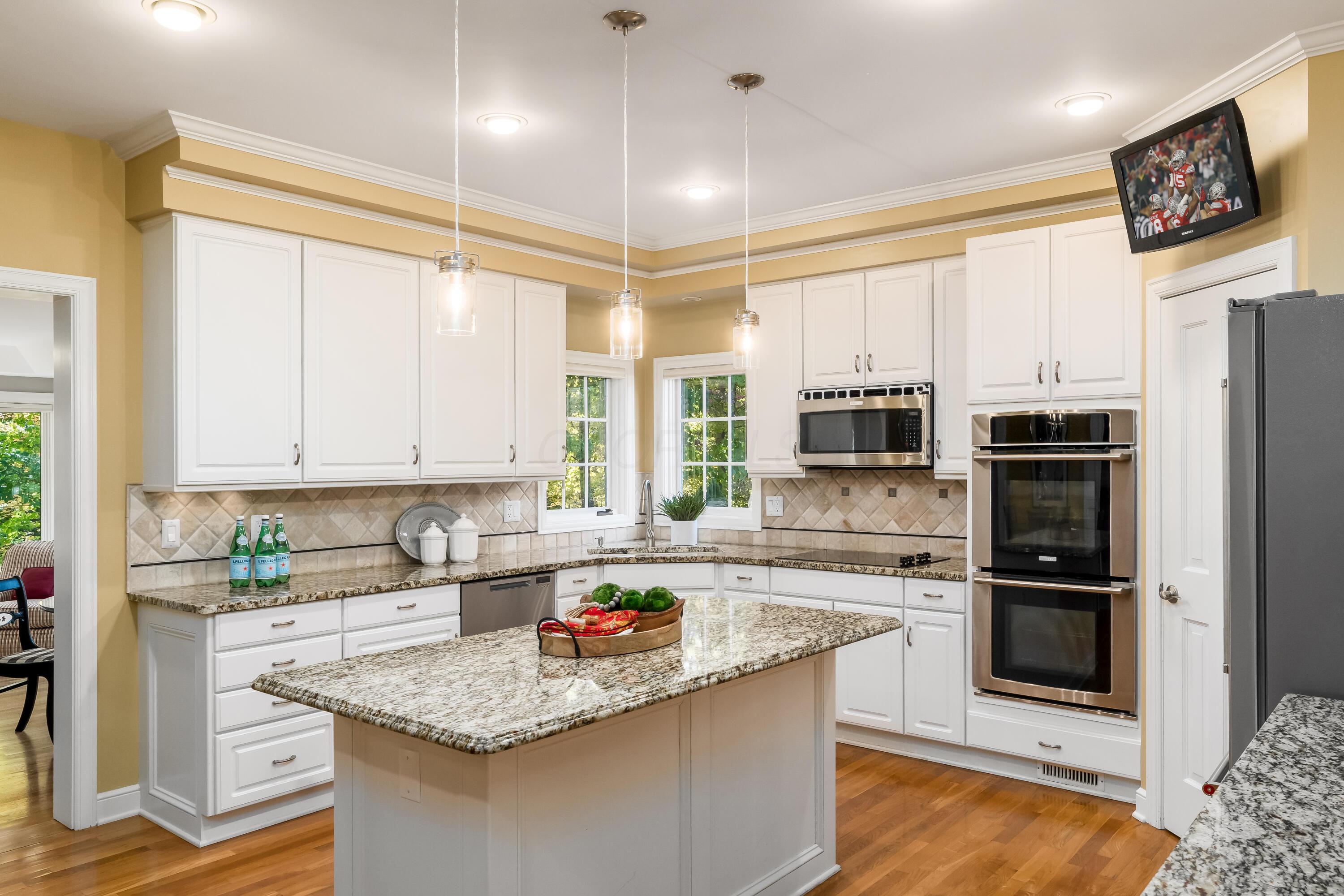 5358 Lake Shore Avenue