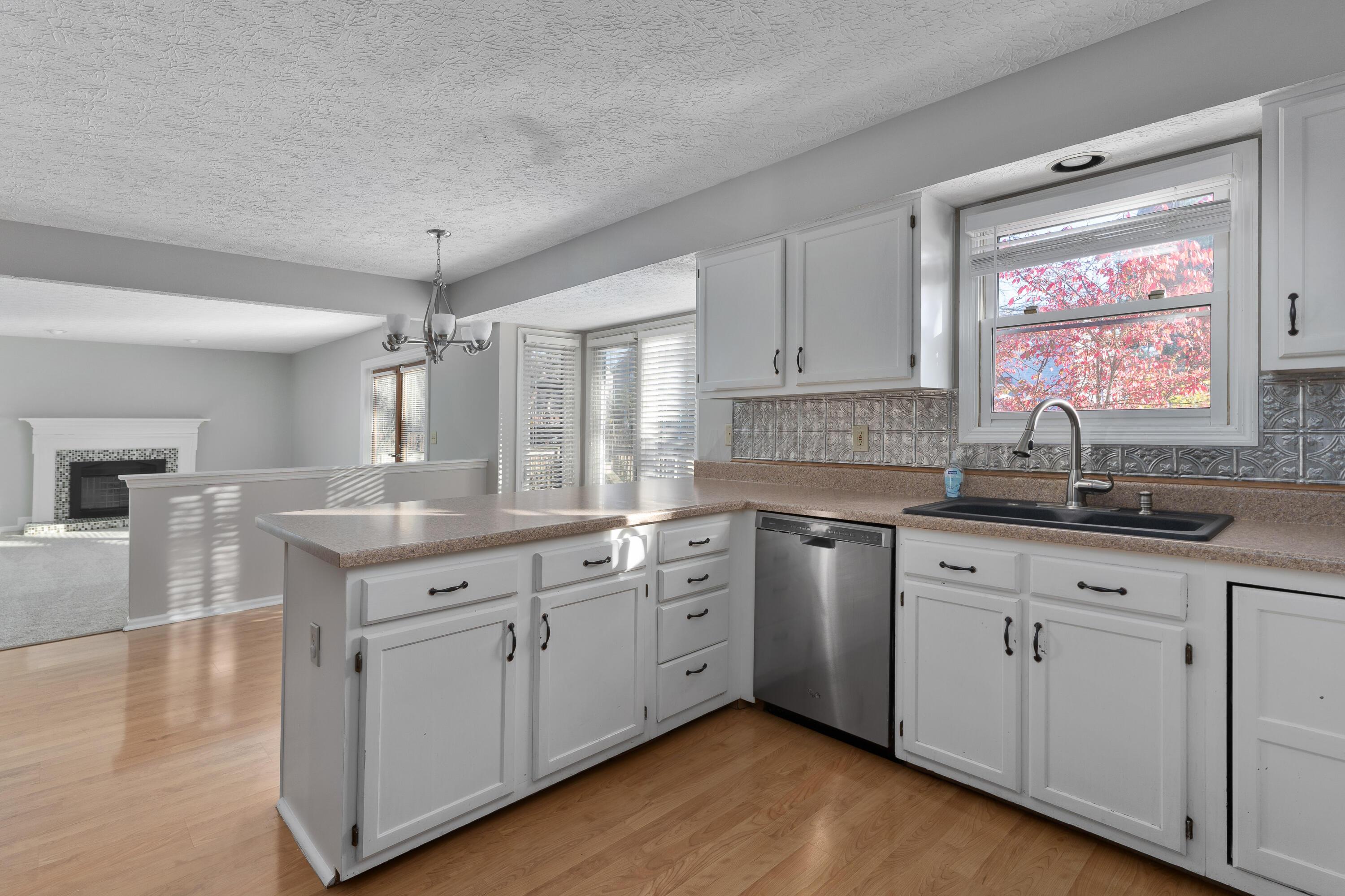 339 Green Meadows Drive W