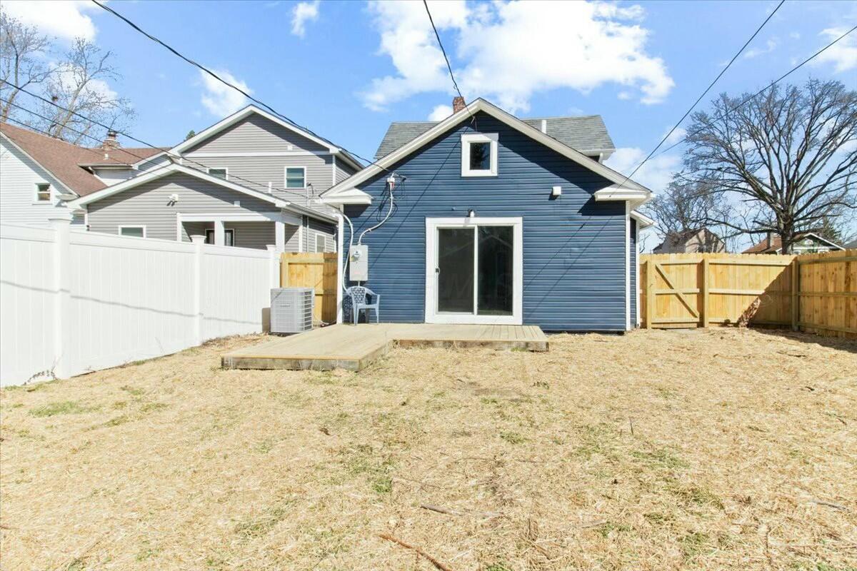 1607 Genessee Avenue