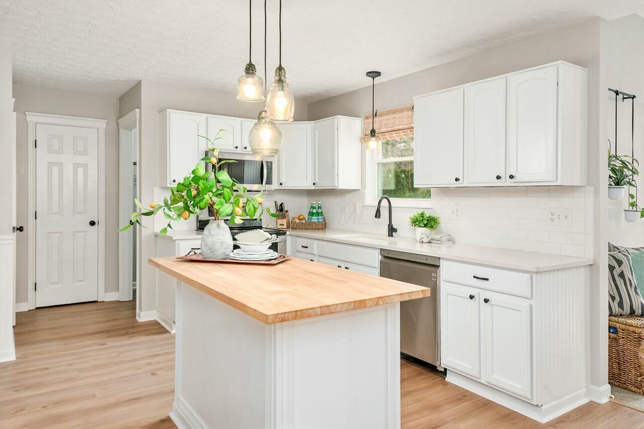 6108 Hilltop Trail Drive