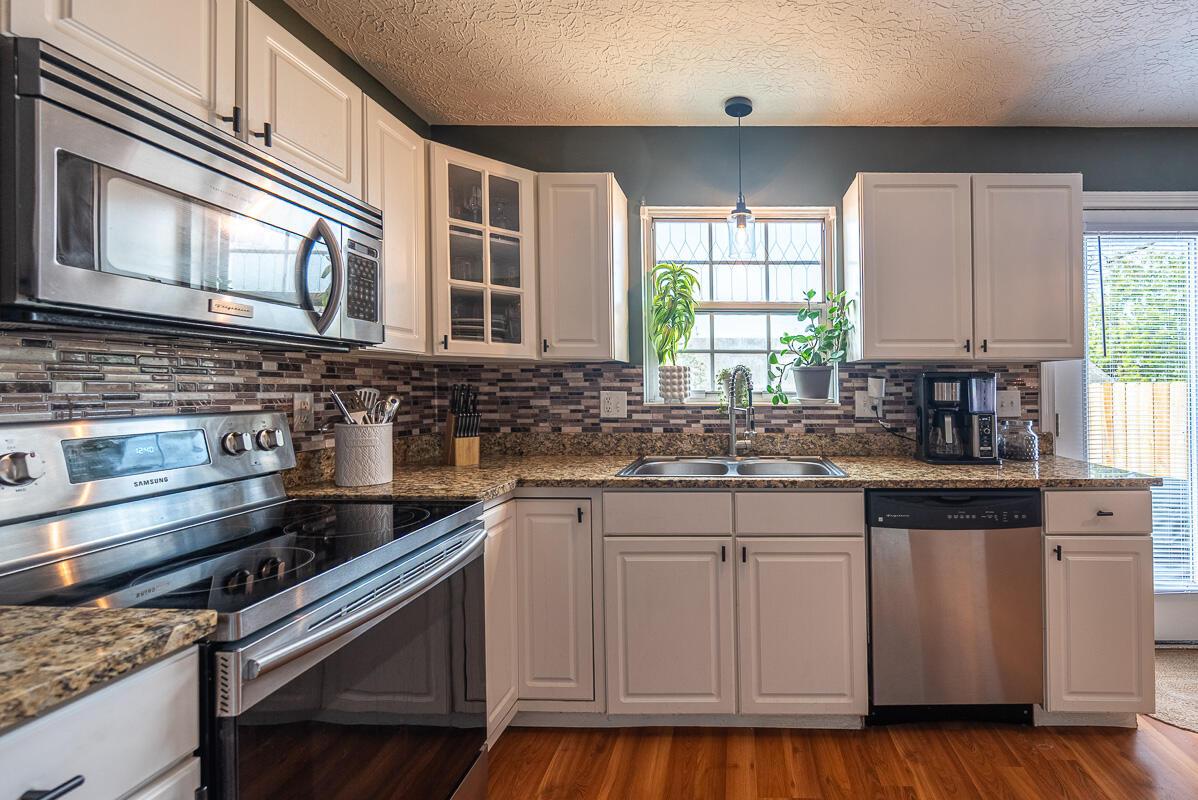 7913 Meadowhaven Boulevard, 13