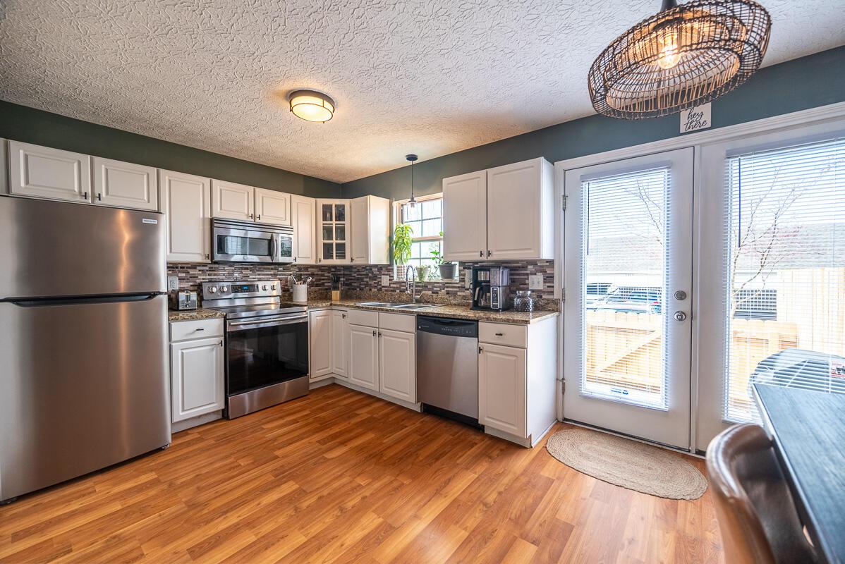 7913 Meadowhaven Boulevard, 13