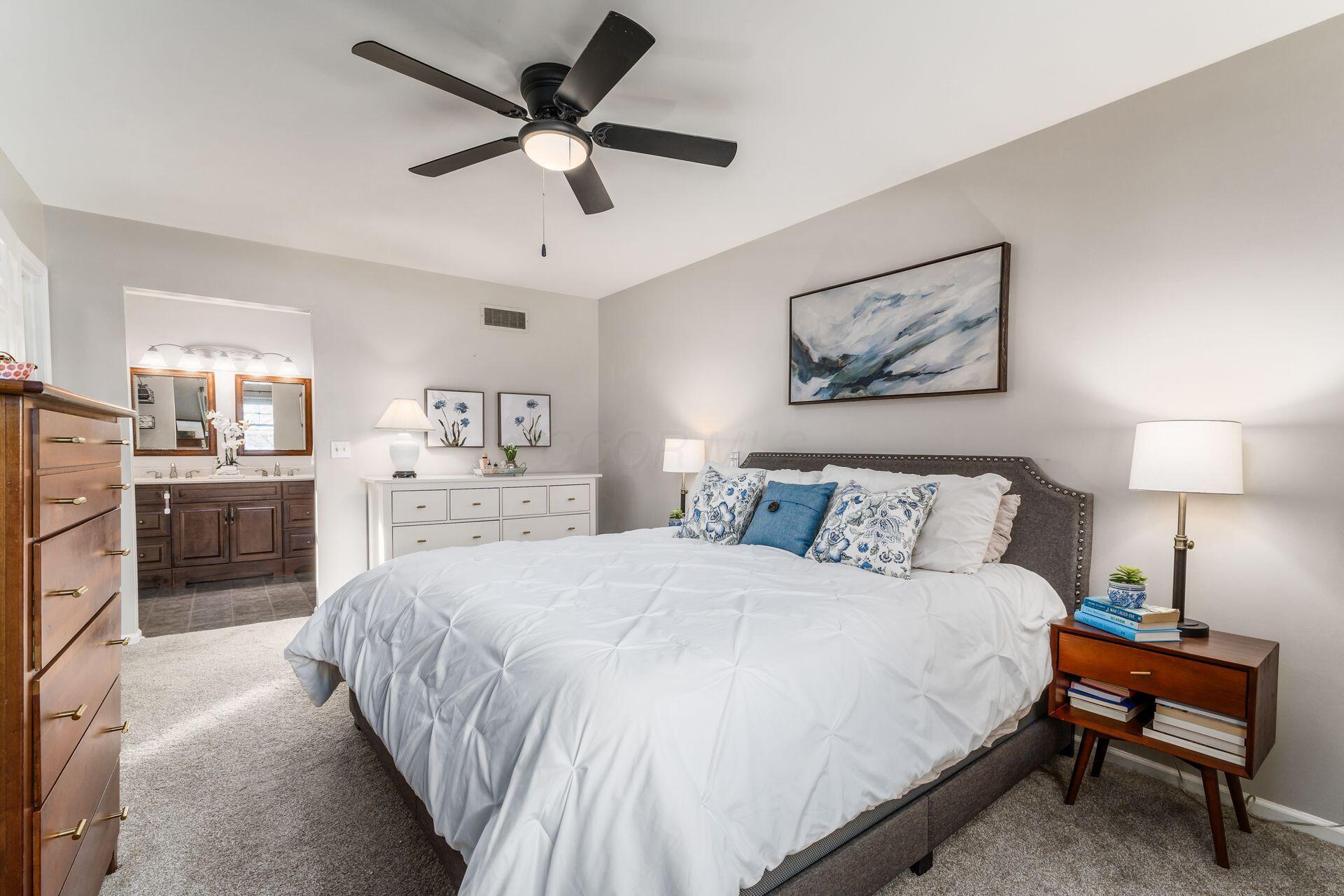 1055 Hepplewhite Street