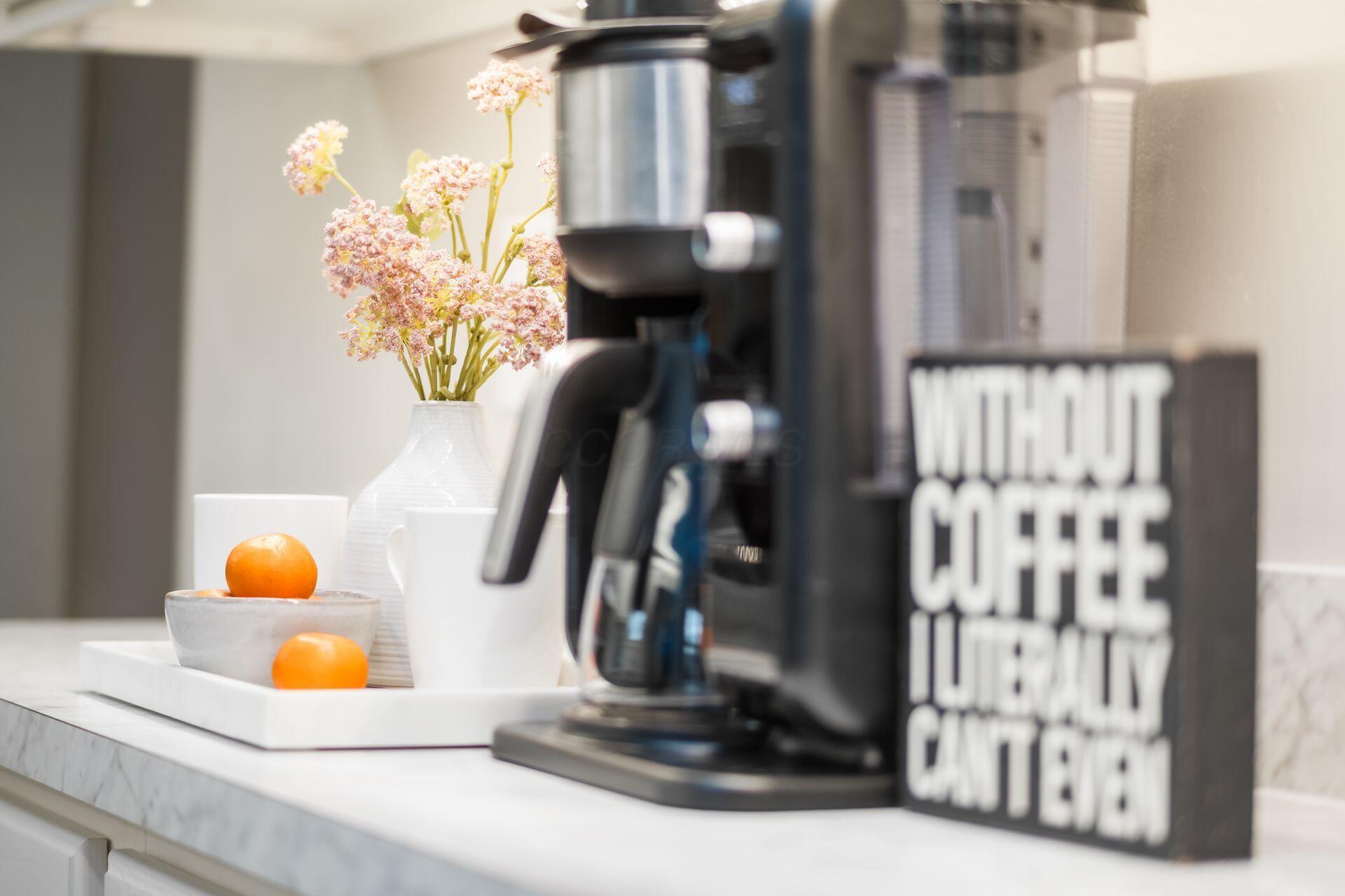 1055 Hepplewhite Street