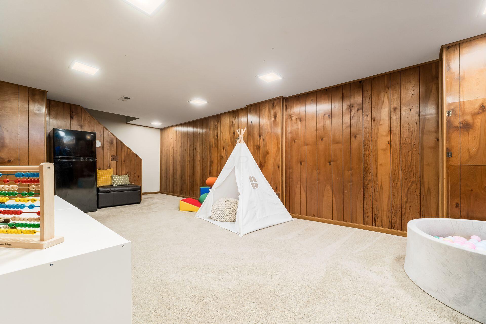 1055 Hepplewhite Street