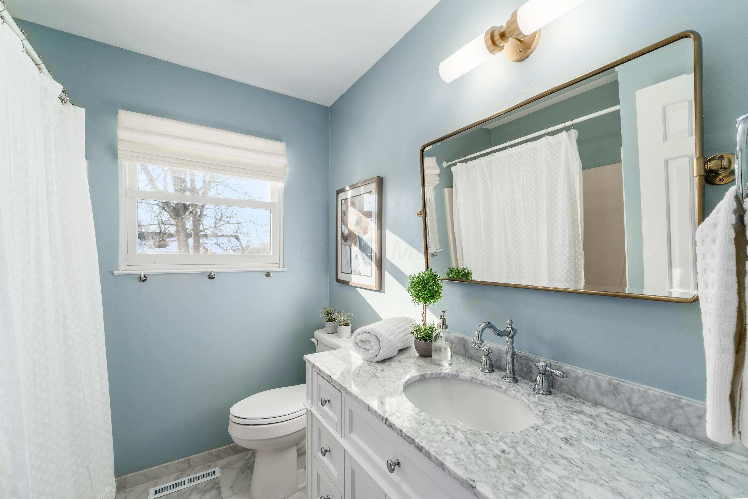 1055 Hepplewhite Street