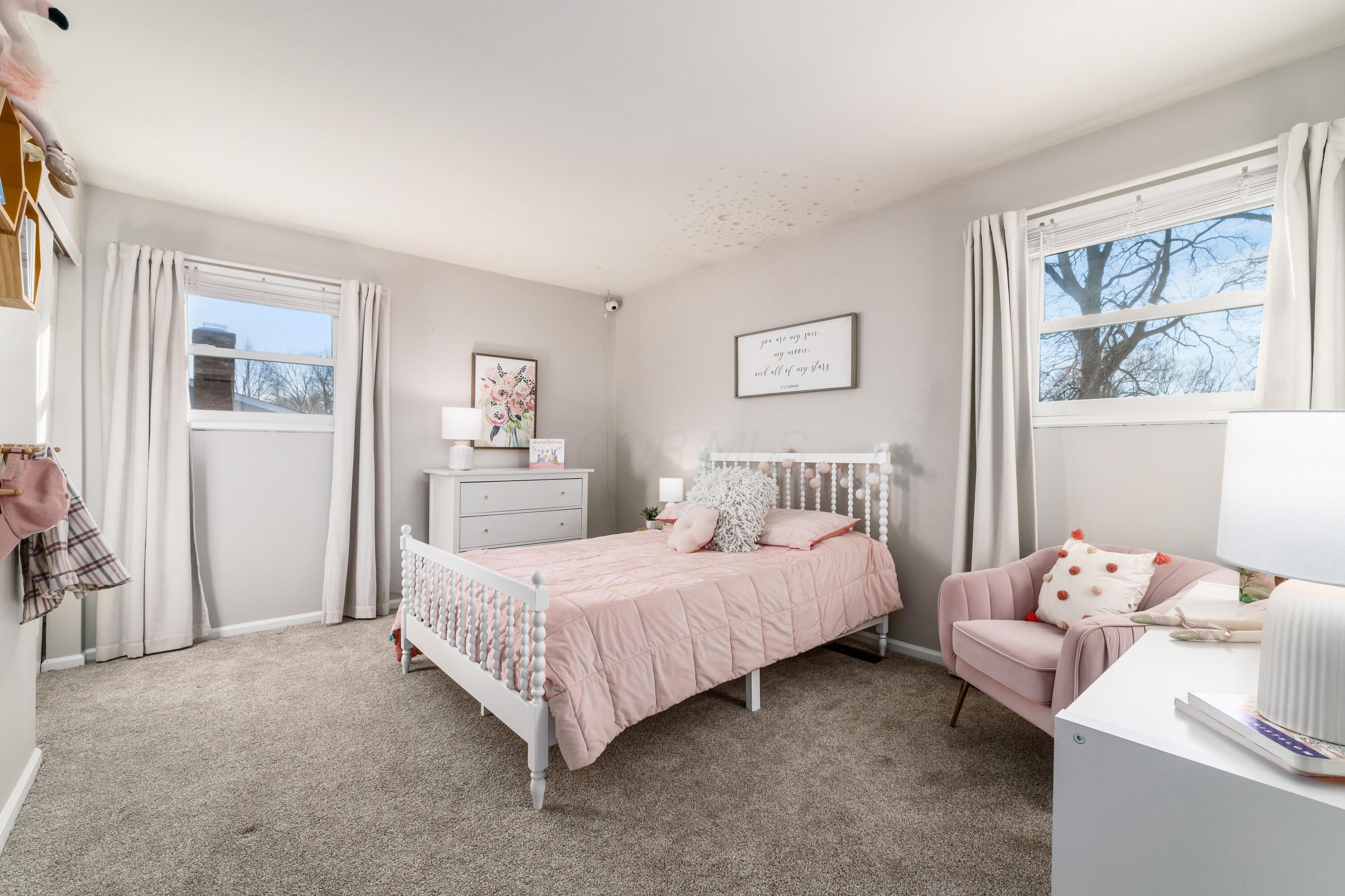 1055 Hepplewhite Street